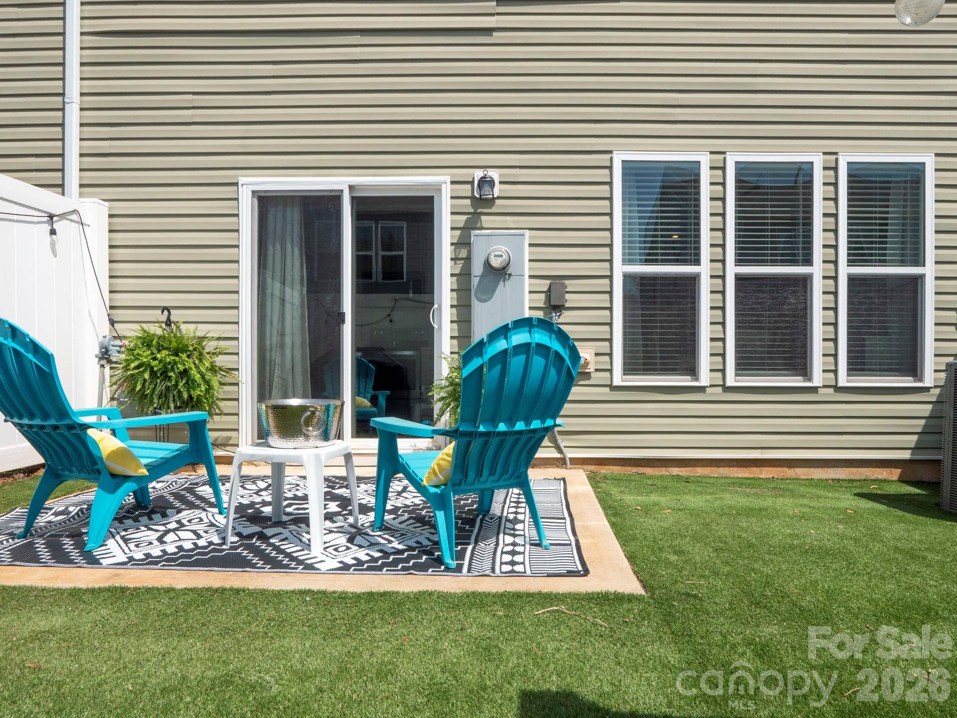 Private enclosed patio