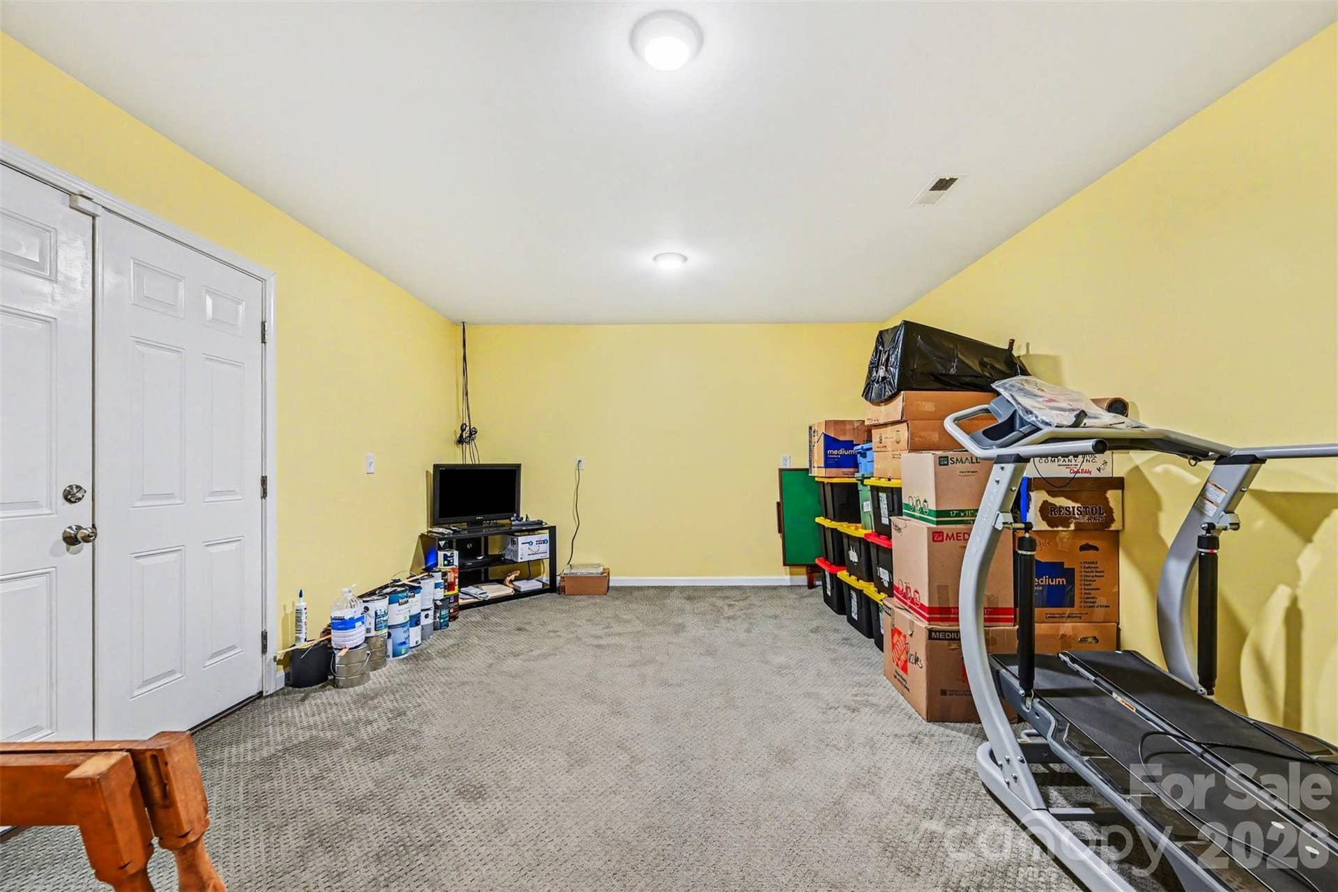Bonus/Flex space with double doors to the garage