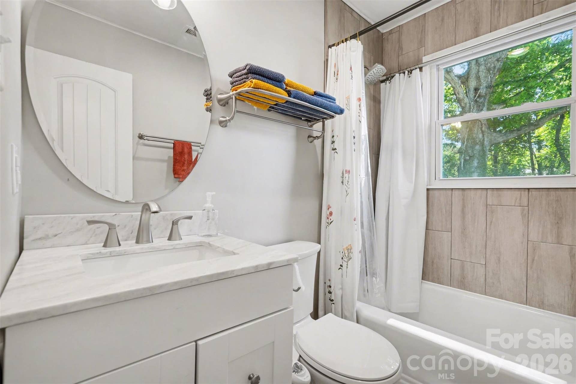 204 N Oak Street, Lowell, NC 28098 204 N Oak Street, Lowell, NC 28098