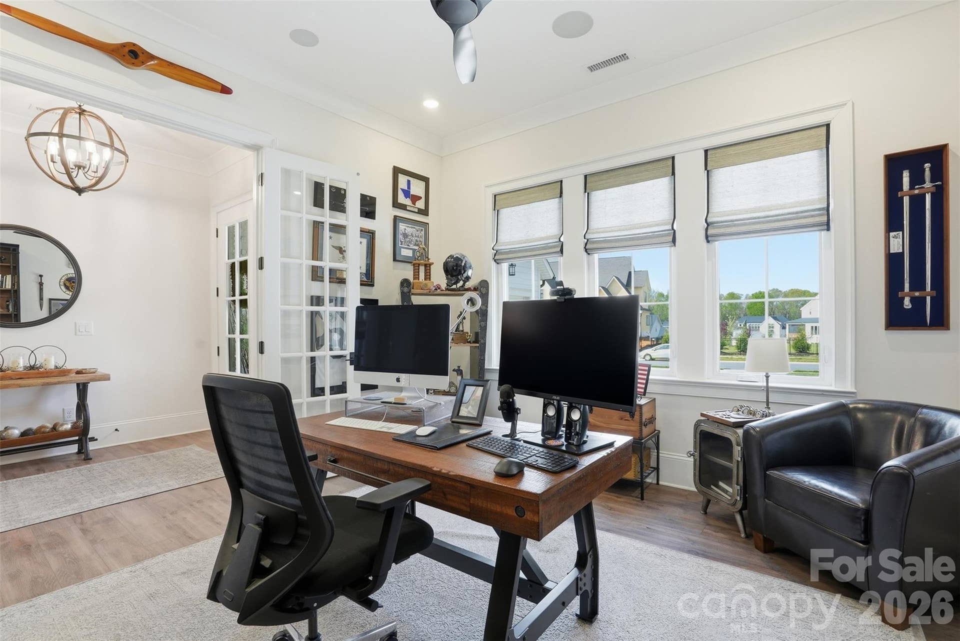 Office/extra bedroom on main