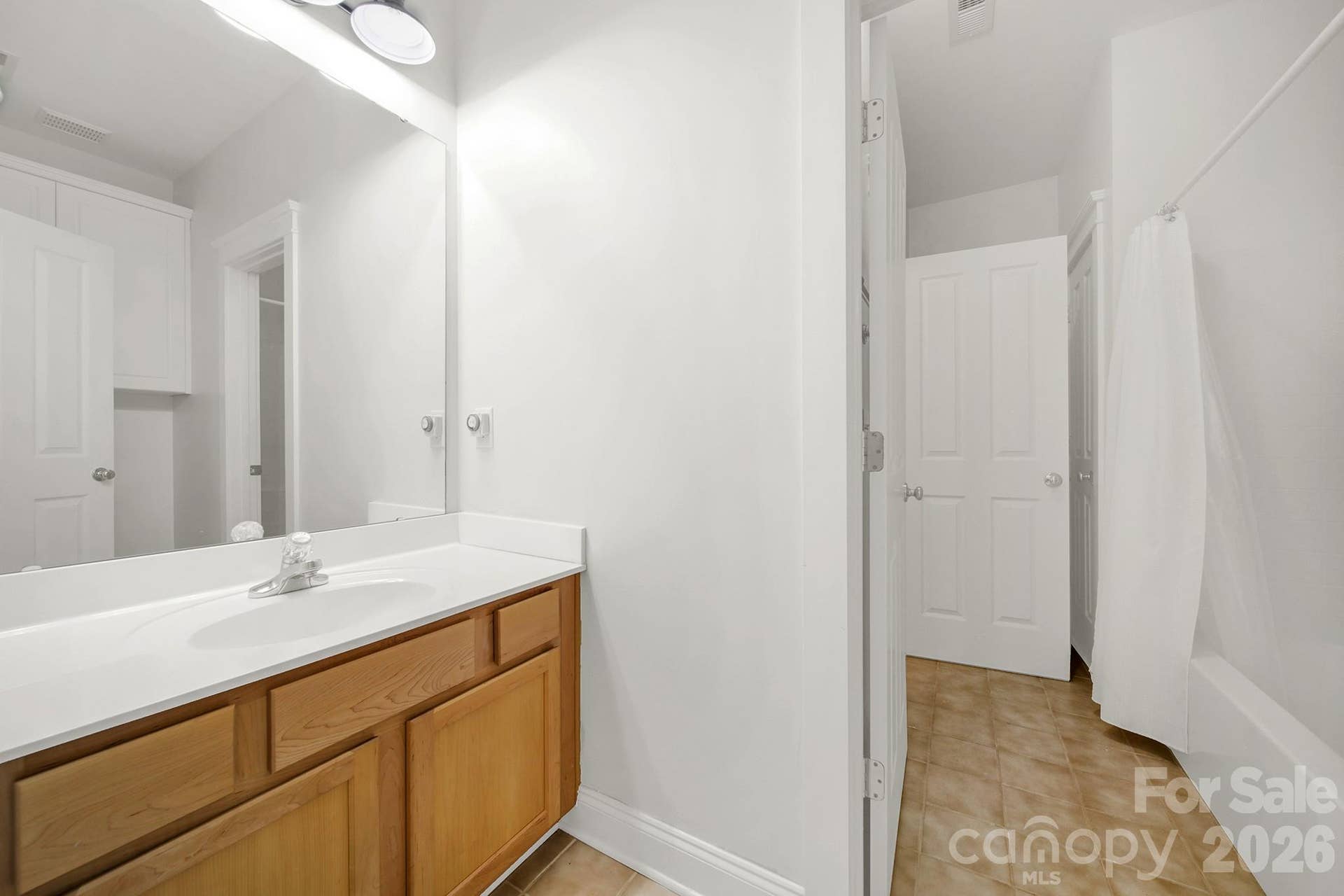 4214 Settler Heights Drive, Fort Mill, SC 29708 Upstairs Jack & Jill Bath - Each with 2 sinks & 2 toilets only the tub/shower is shared.