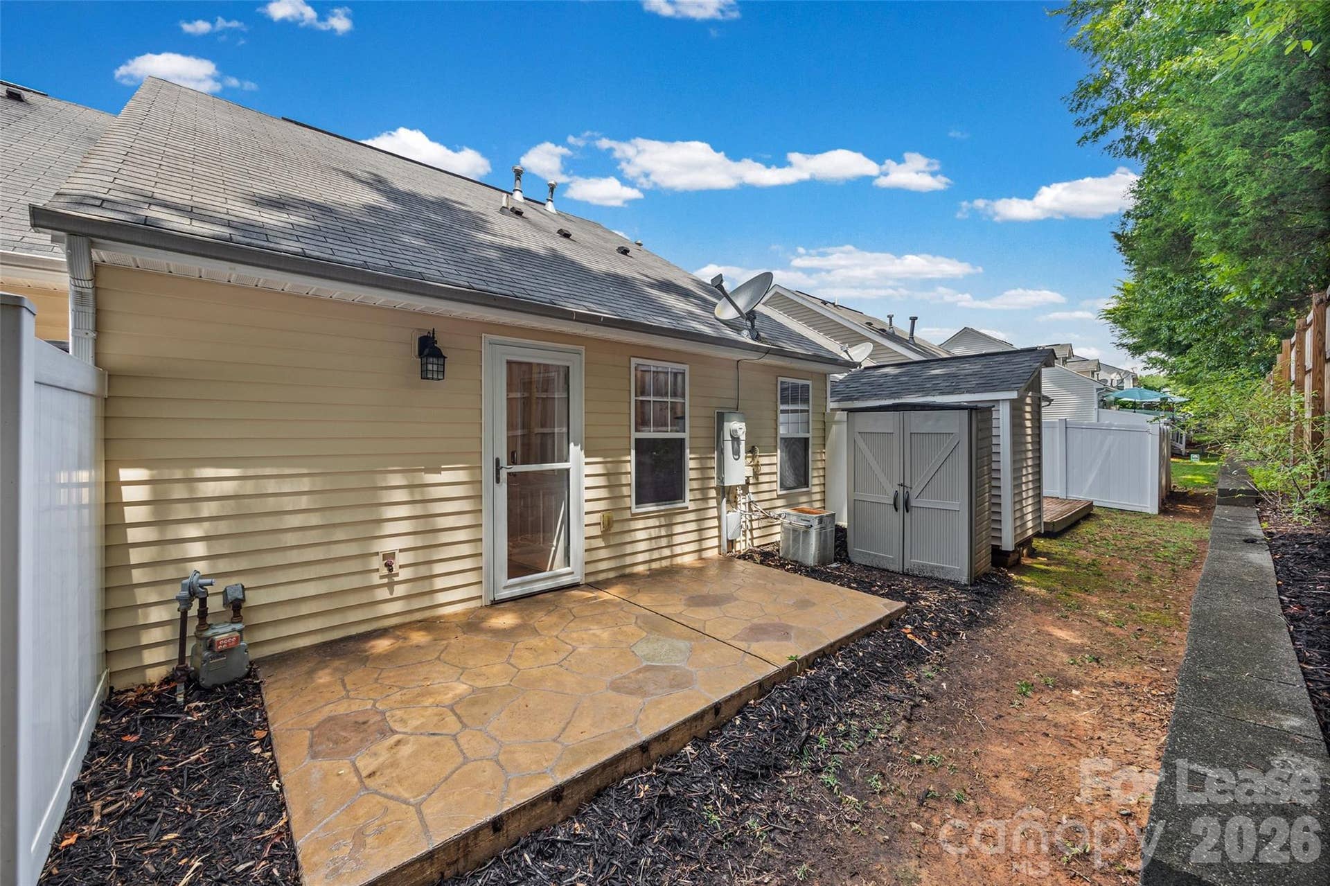 2052 Shady Pond Drive, Clover, SC 29710 2052 Shady Pond Drive, Clover, SC 29710