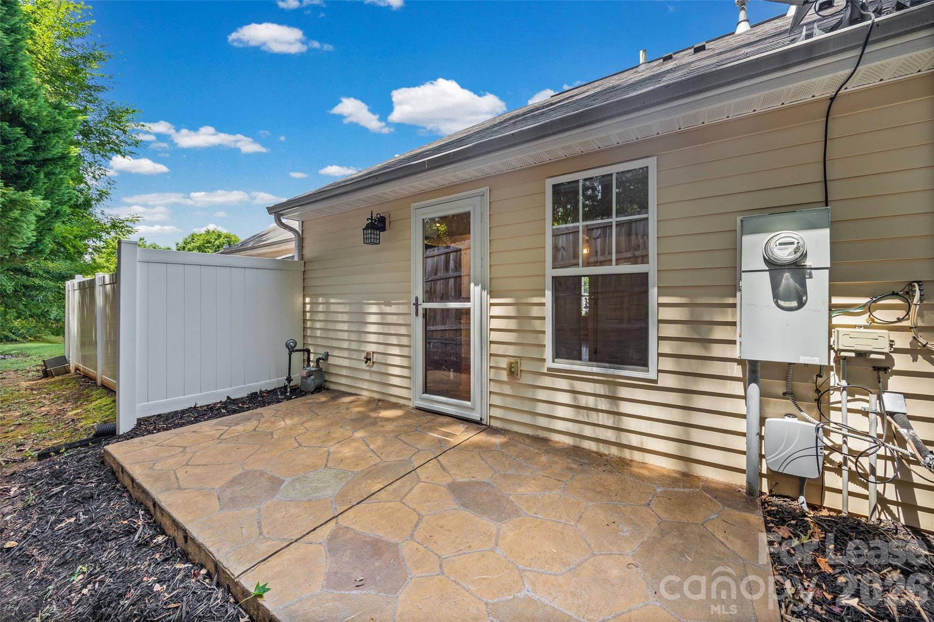 2052 Shady Pond Drive, Clover, SC 29710 2052 Shady Pond Drive, Clover, SC 29710