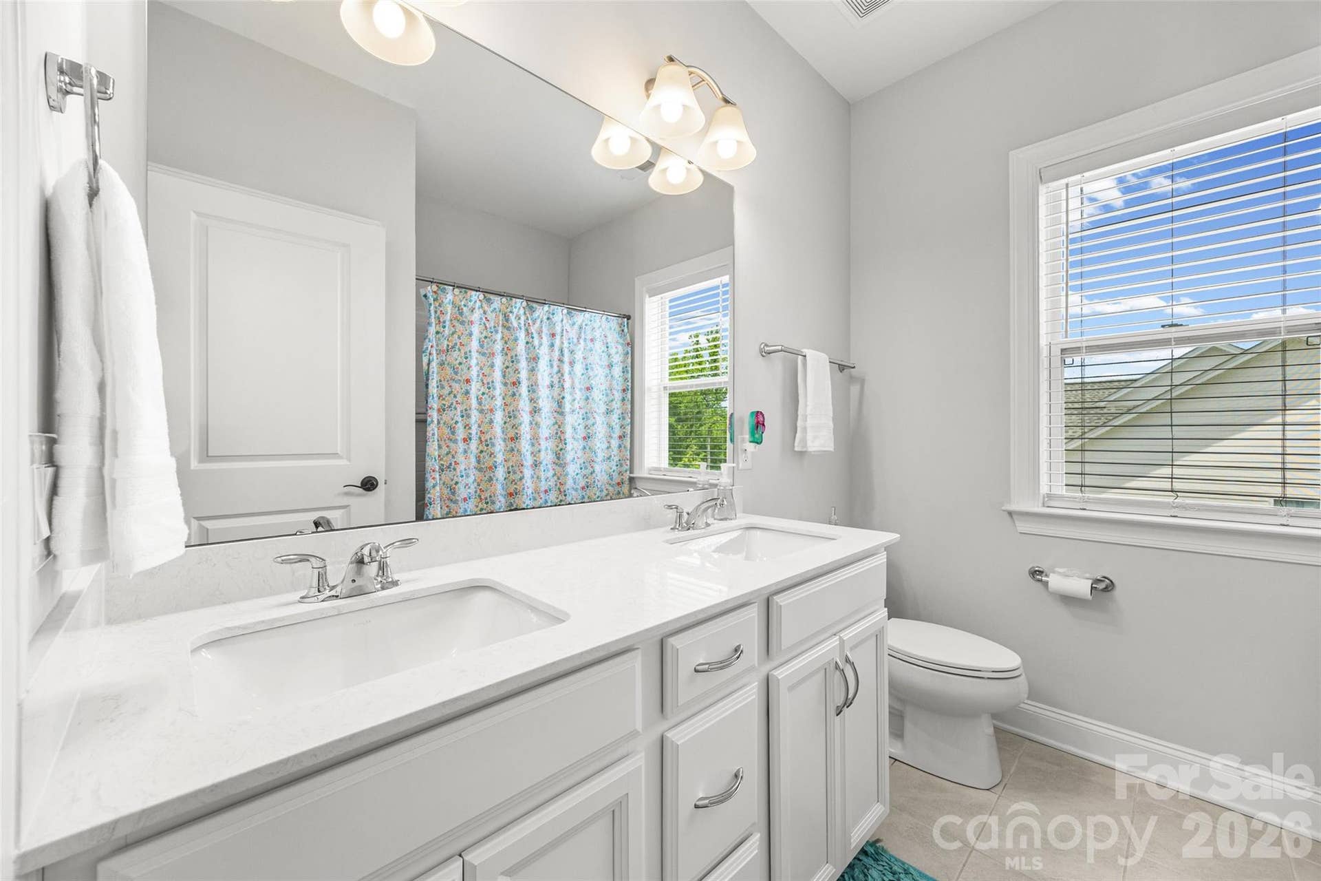 2nd Floor Full bathroom