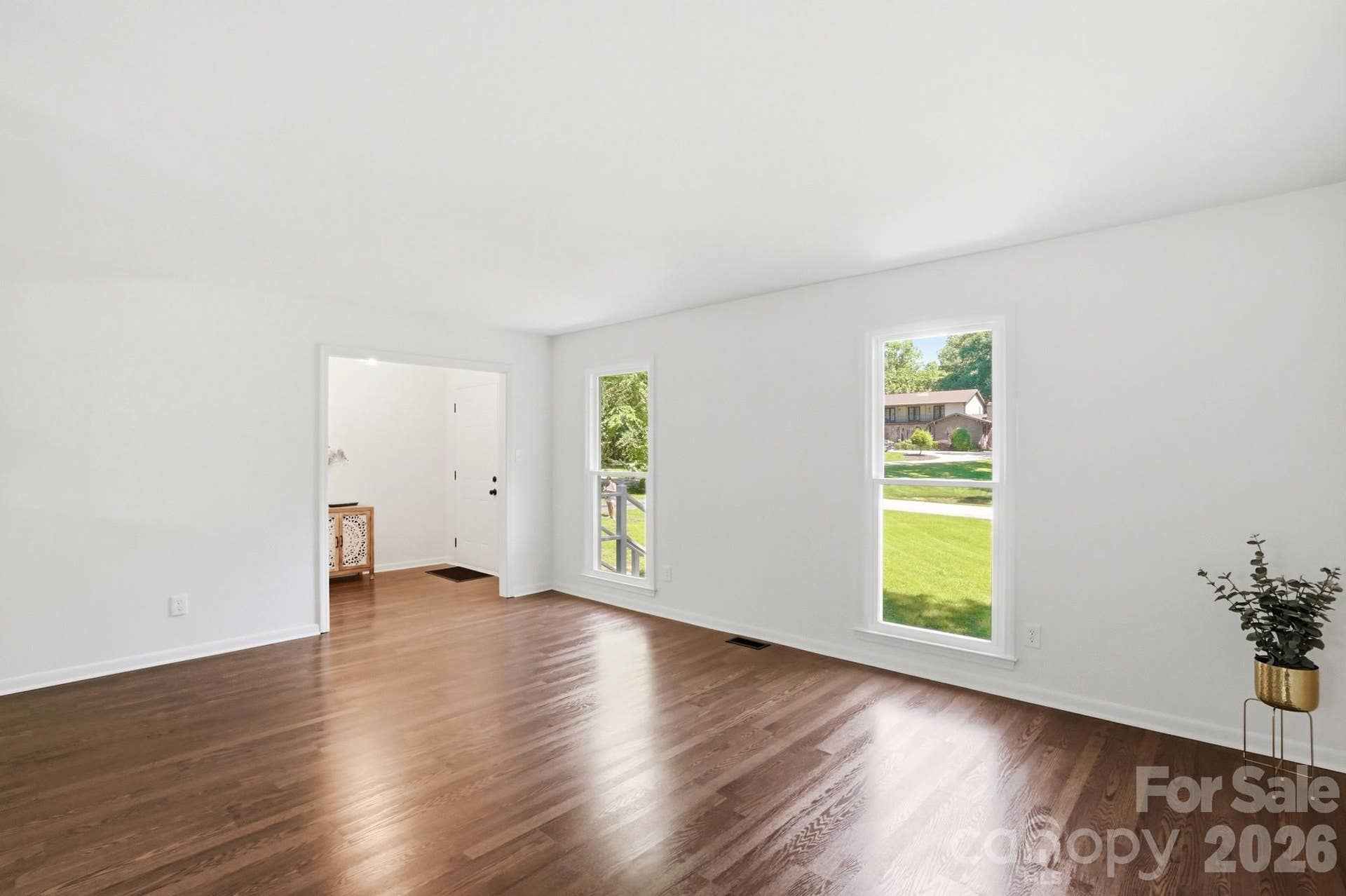 Living Area to Entry