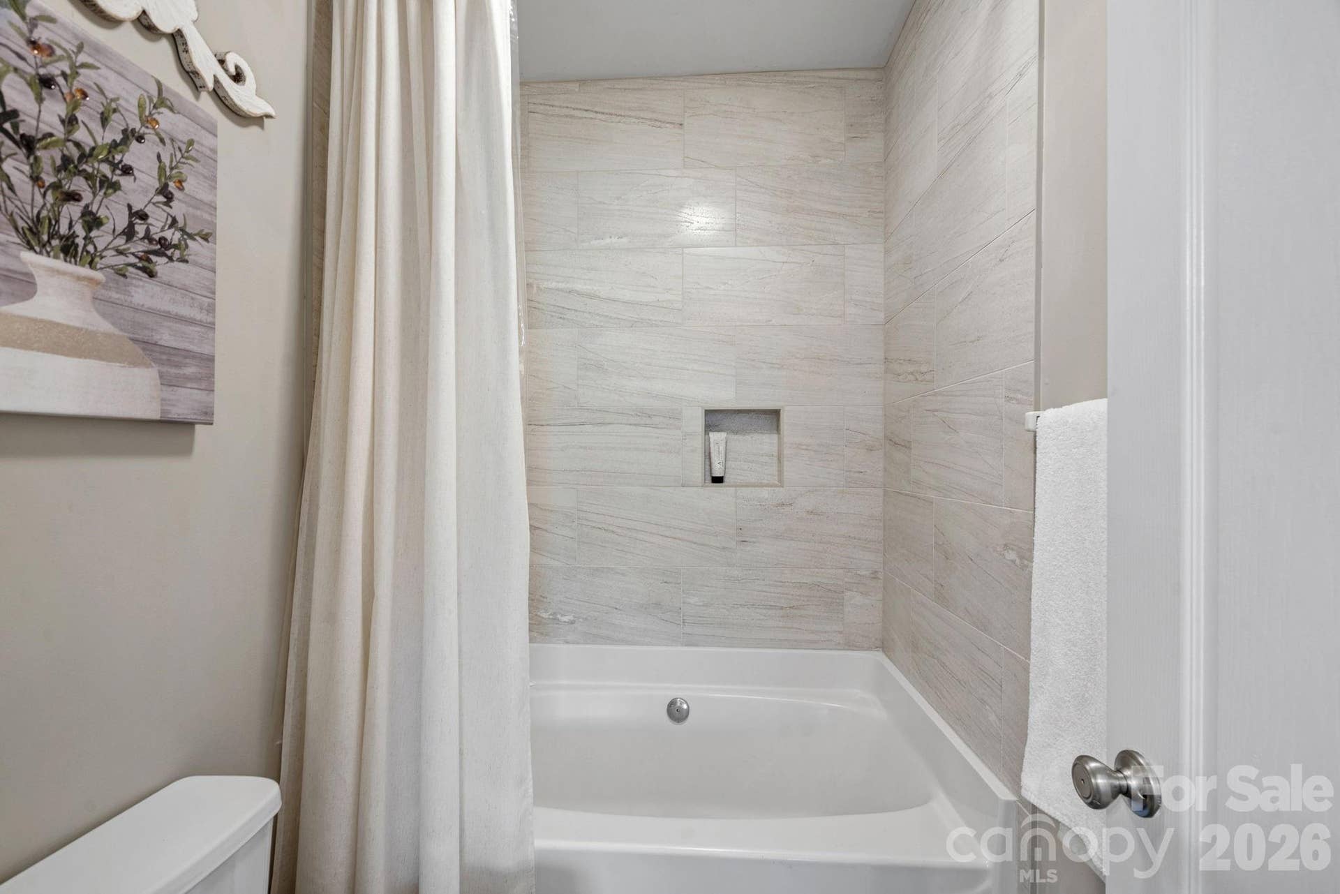 Sparkling primary ensuite with a dual vanity, separate garden tub/shower combo, and spacious walk-in closet.