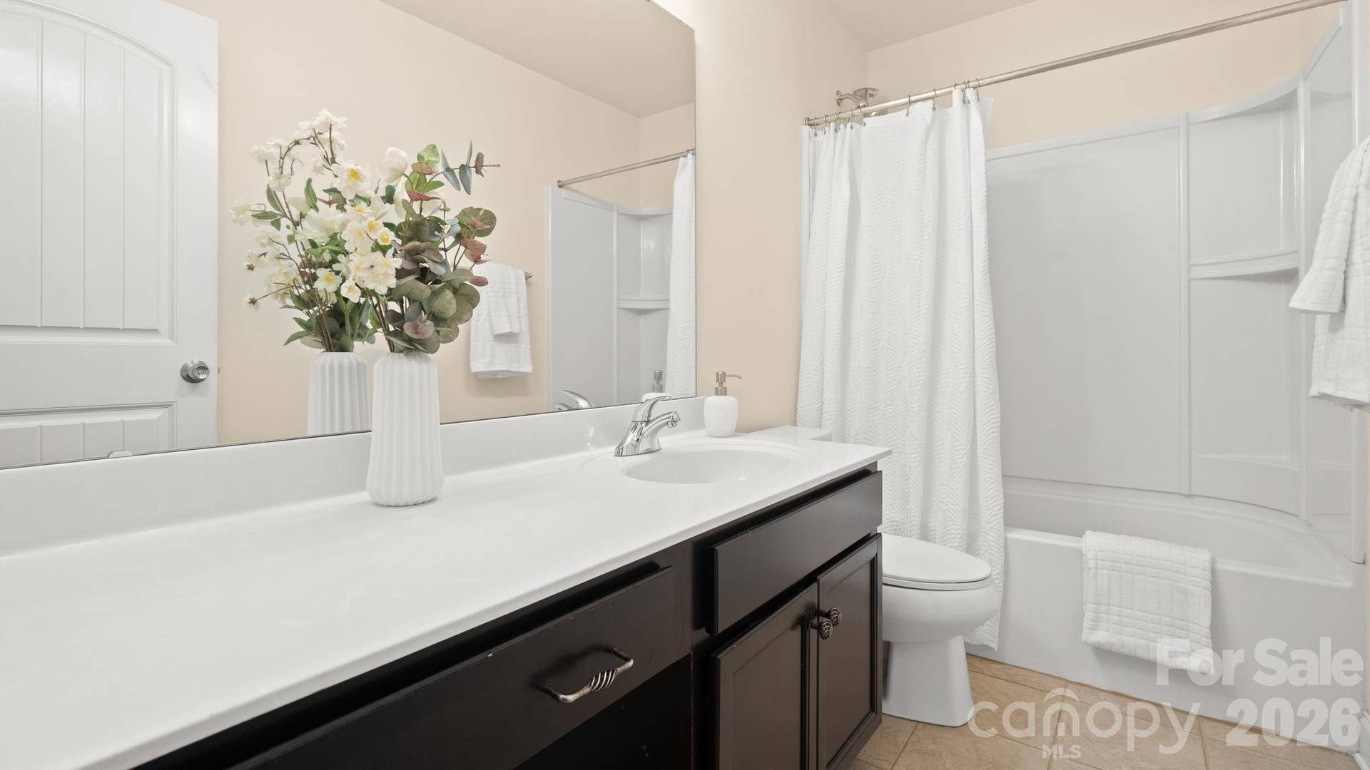 436 Longhorn Drive, Rock Hill, SC 29732 Guest Full Bathroom