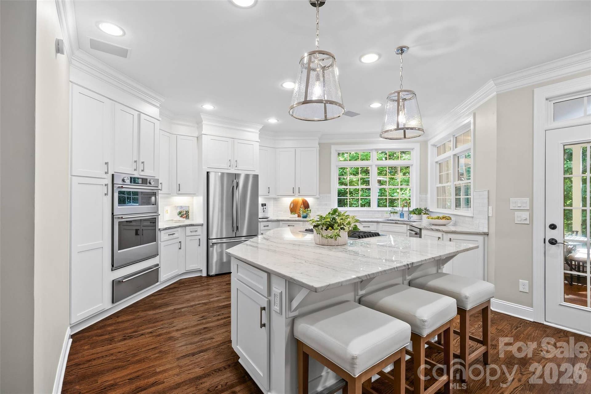 2539 Grimmersborough Lane, Charlotte, NC 28270 Oversized island with quartzite countertops