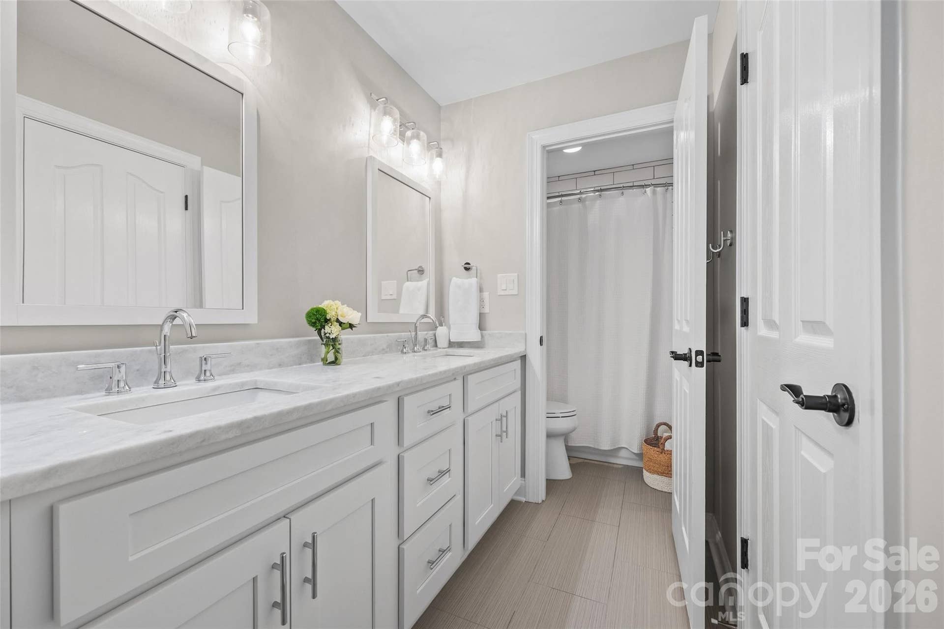 2539 Grimmersborough Lane, Charlotte, NC 28270 Ensuite bathroom