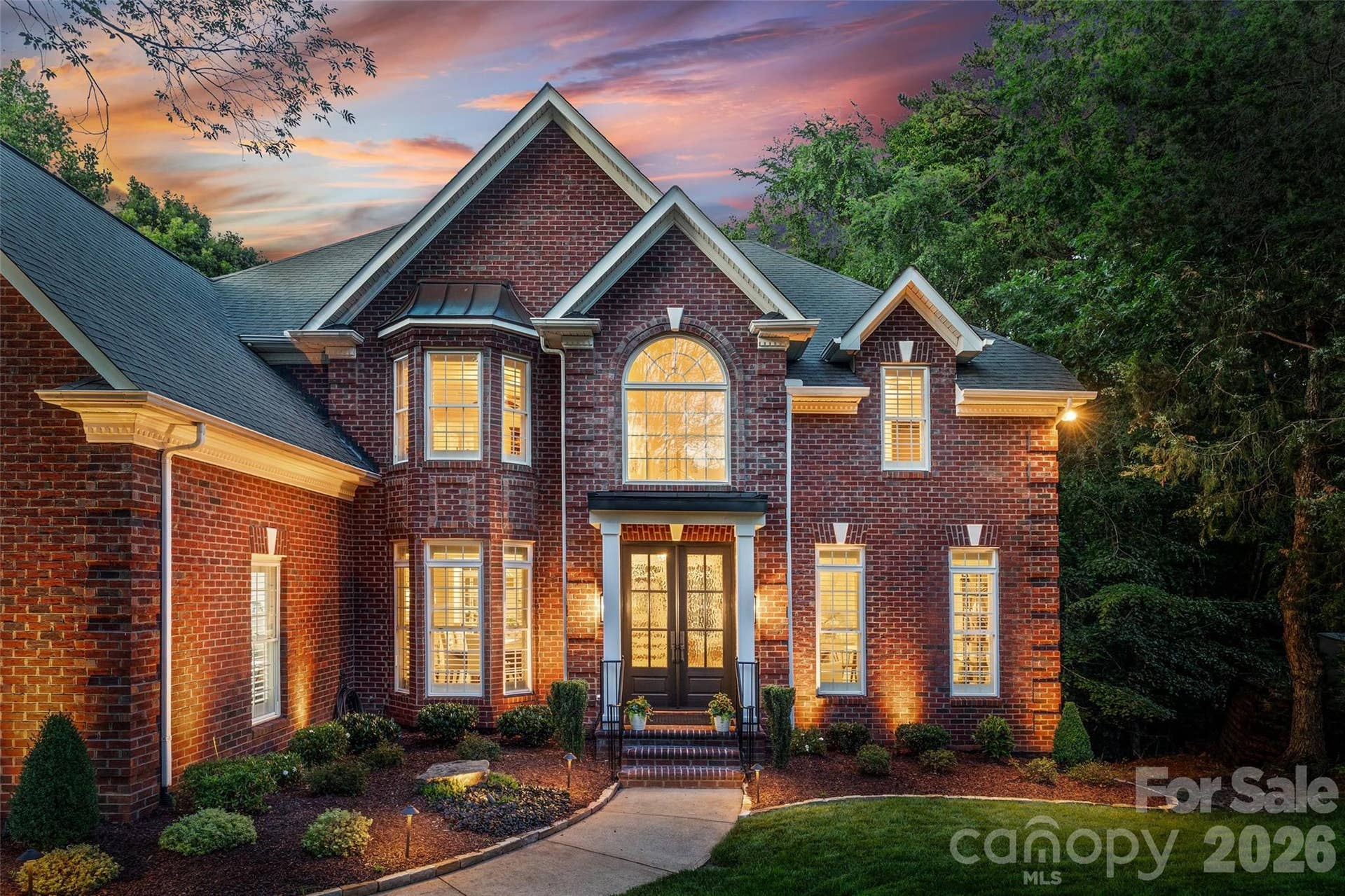 2539 Grimmersborough Lane, Charlotte, NC 28270 Exterior lighting