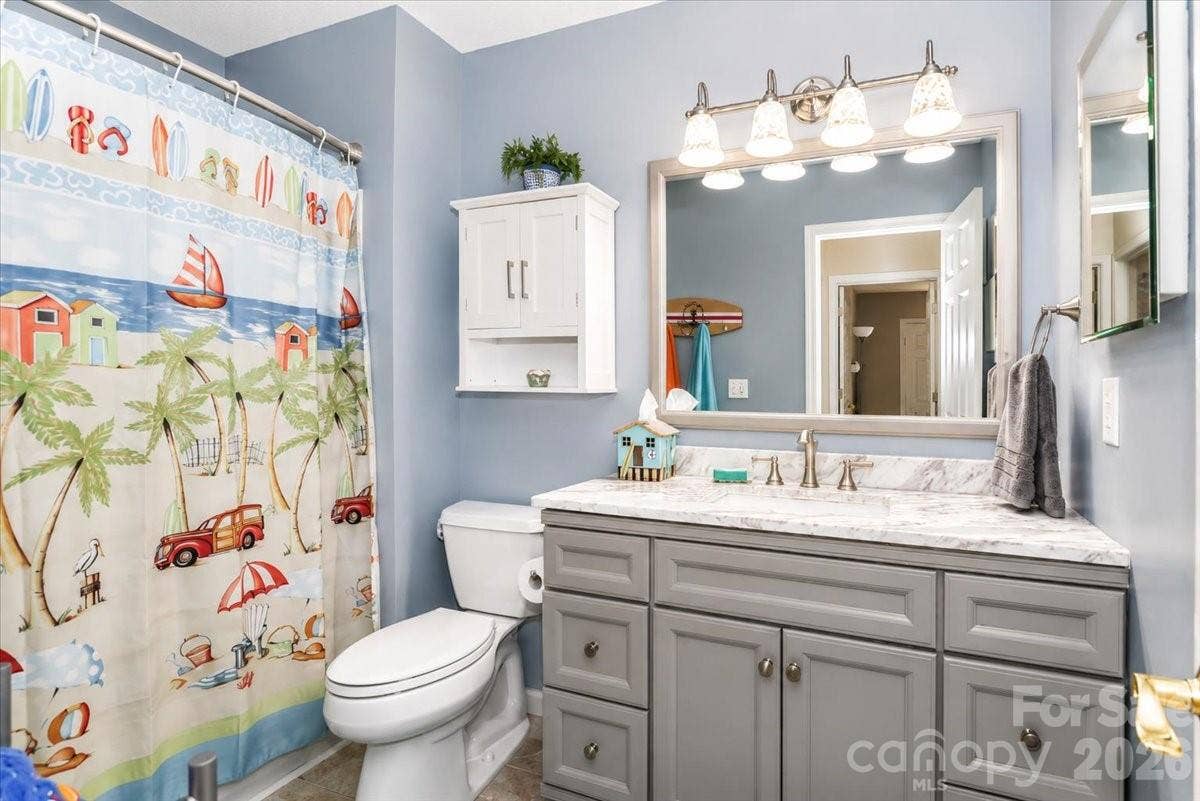 Secondary Full Bathroom