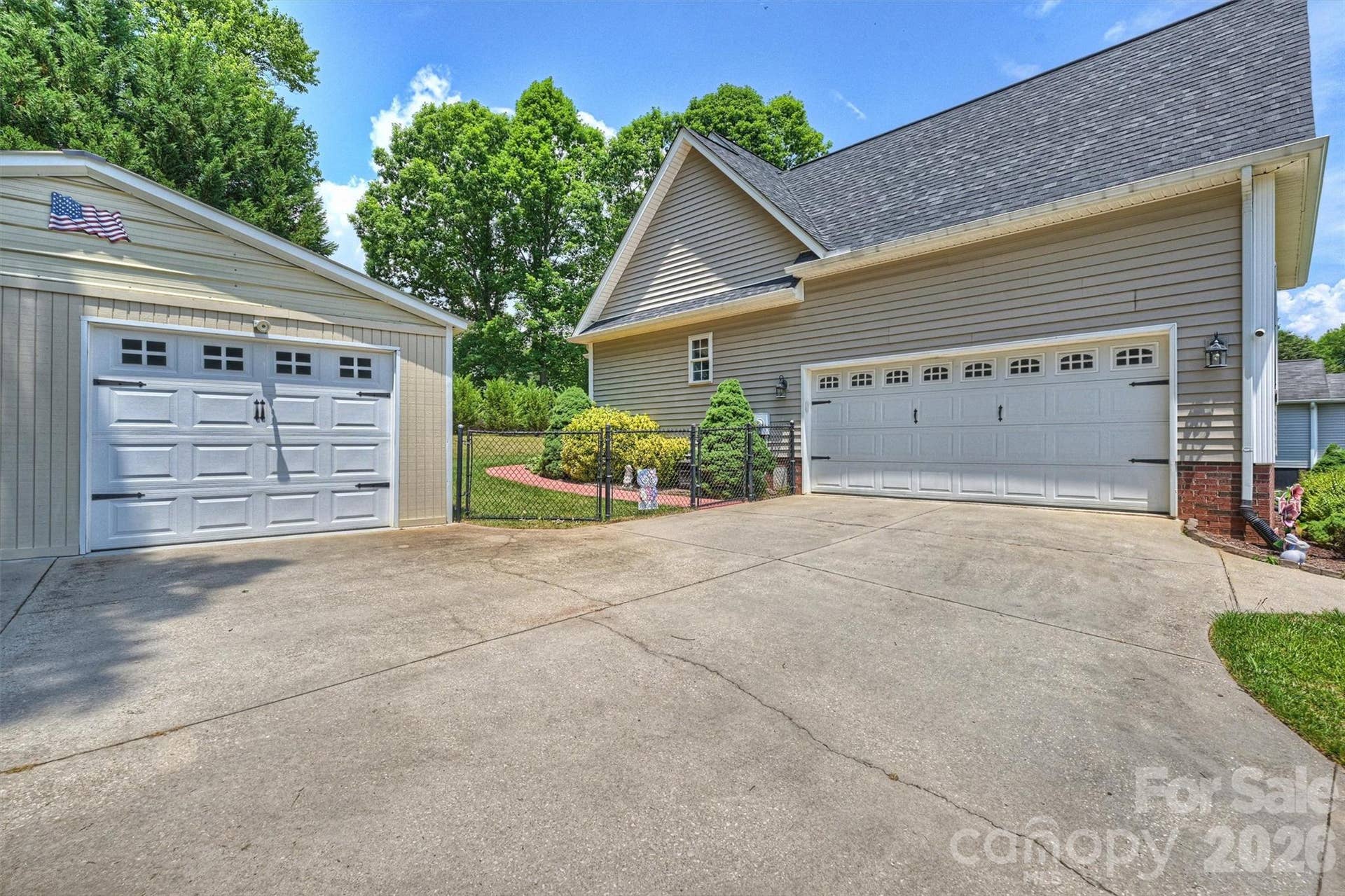 1302 Laurel Woods Drive, Gastonia, NC 28052 1302 Laurel Woods Drive, Gastonia, NC 28052