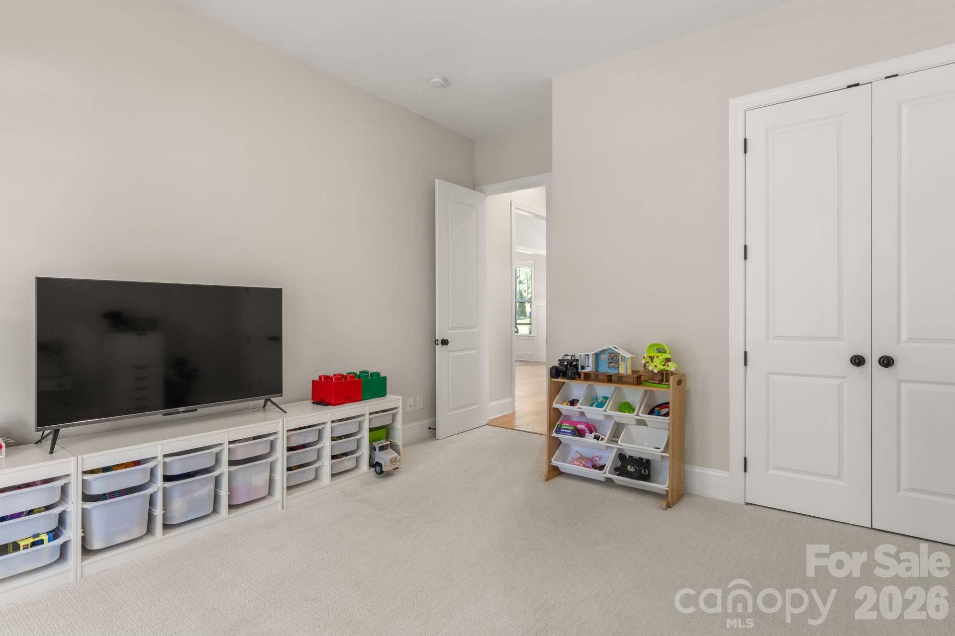 Main level guest room/playroom