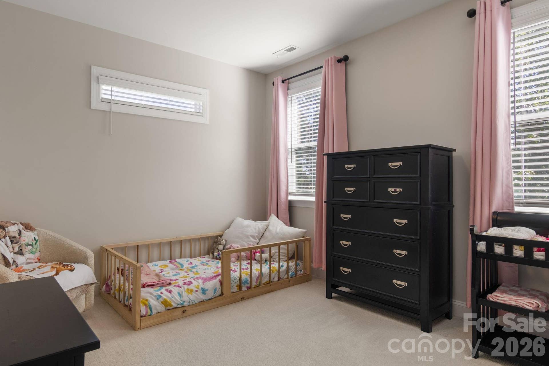 Secondary Bedroom- Jack & Jill (upstairs)