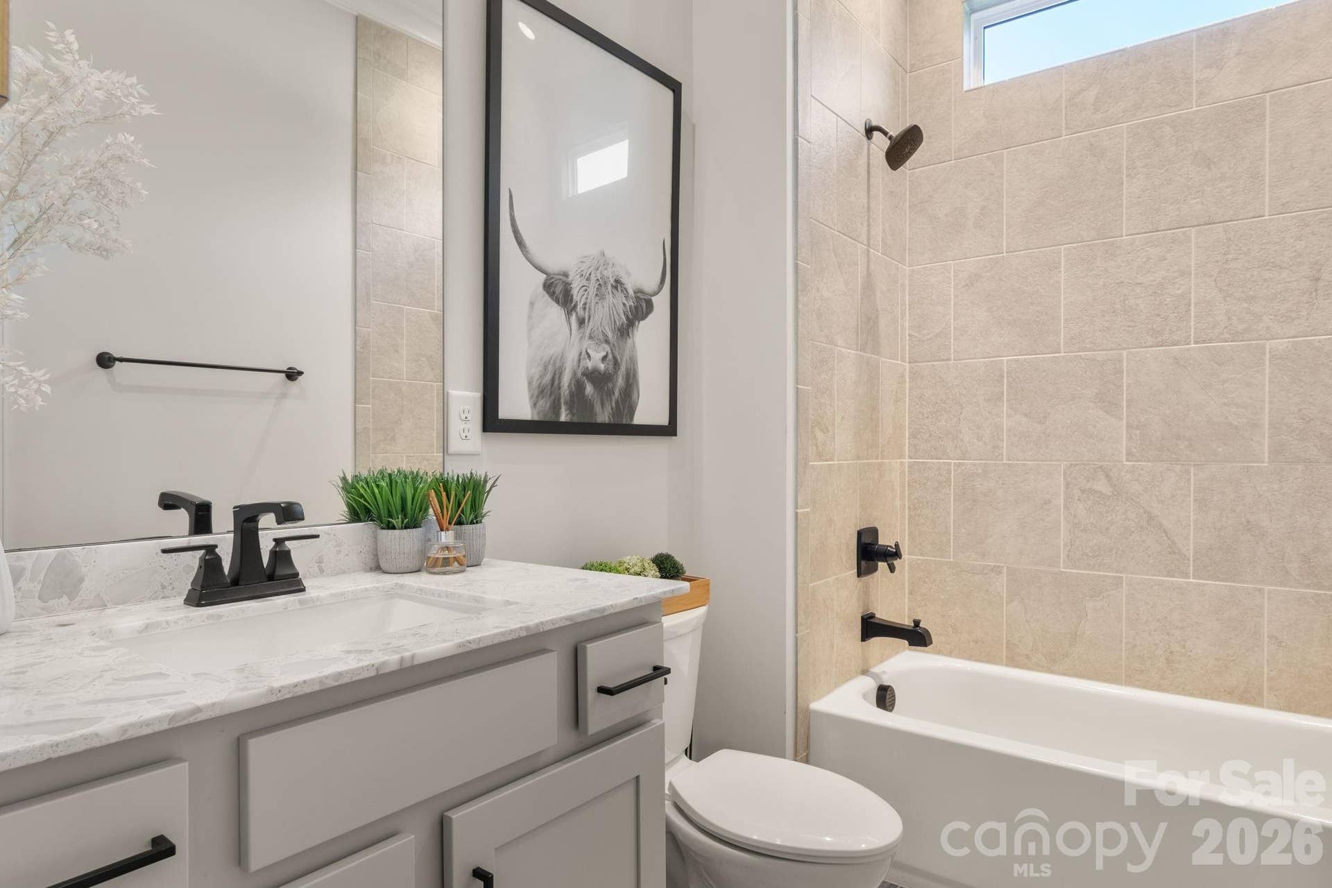 Main level full bath