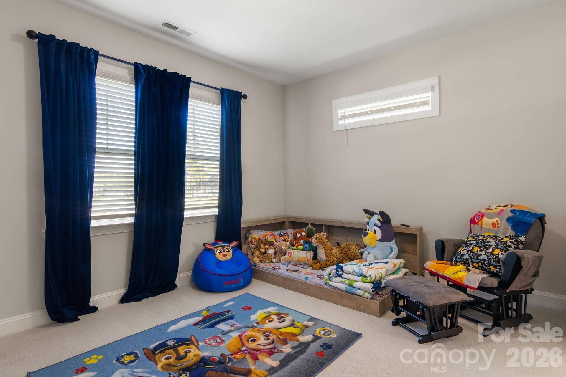 Secondary Bedroom - Jack & Jill (upstairs)