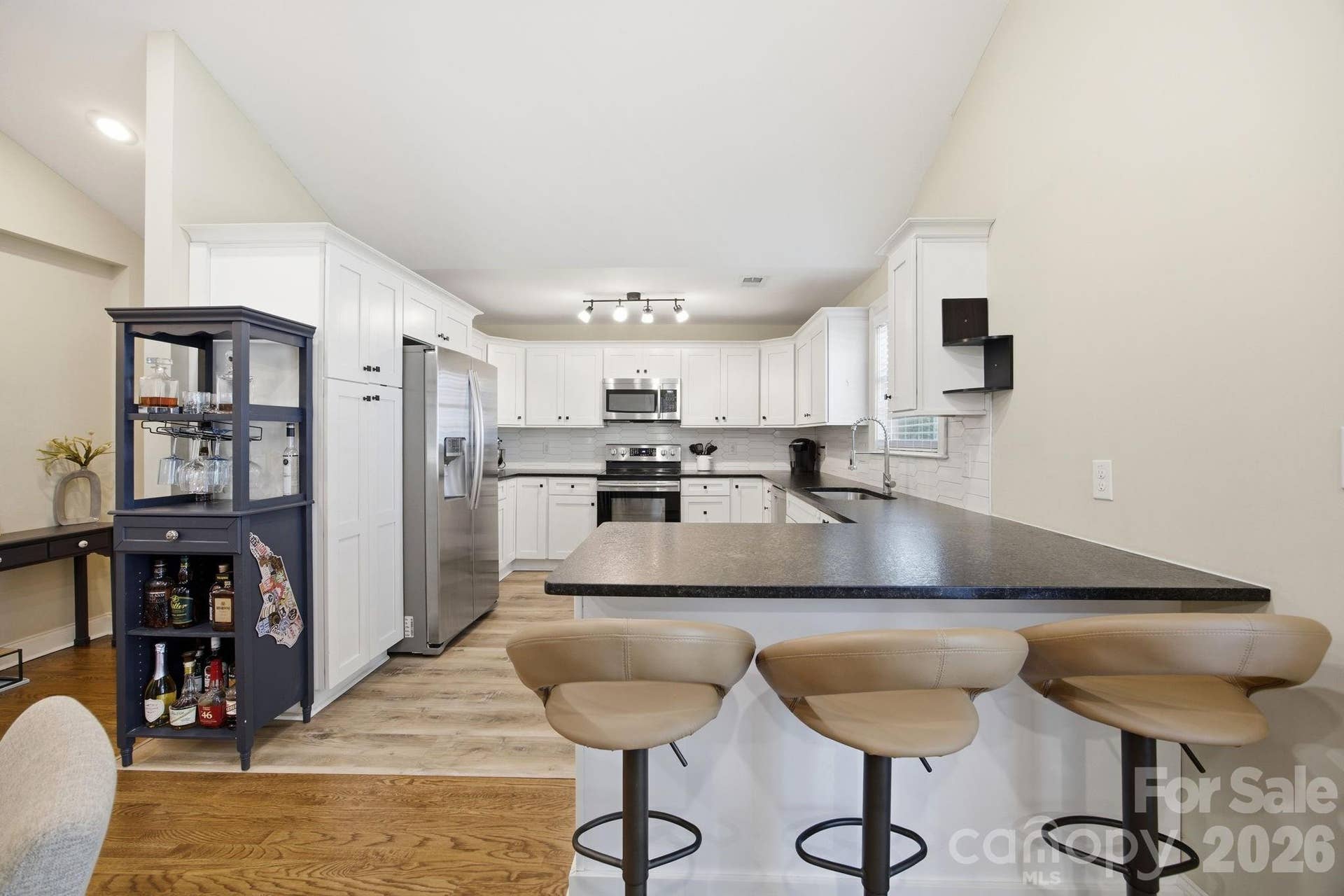 Bar Stools with plenty of counter space