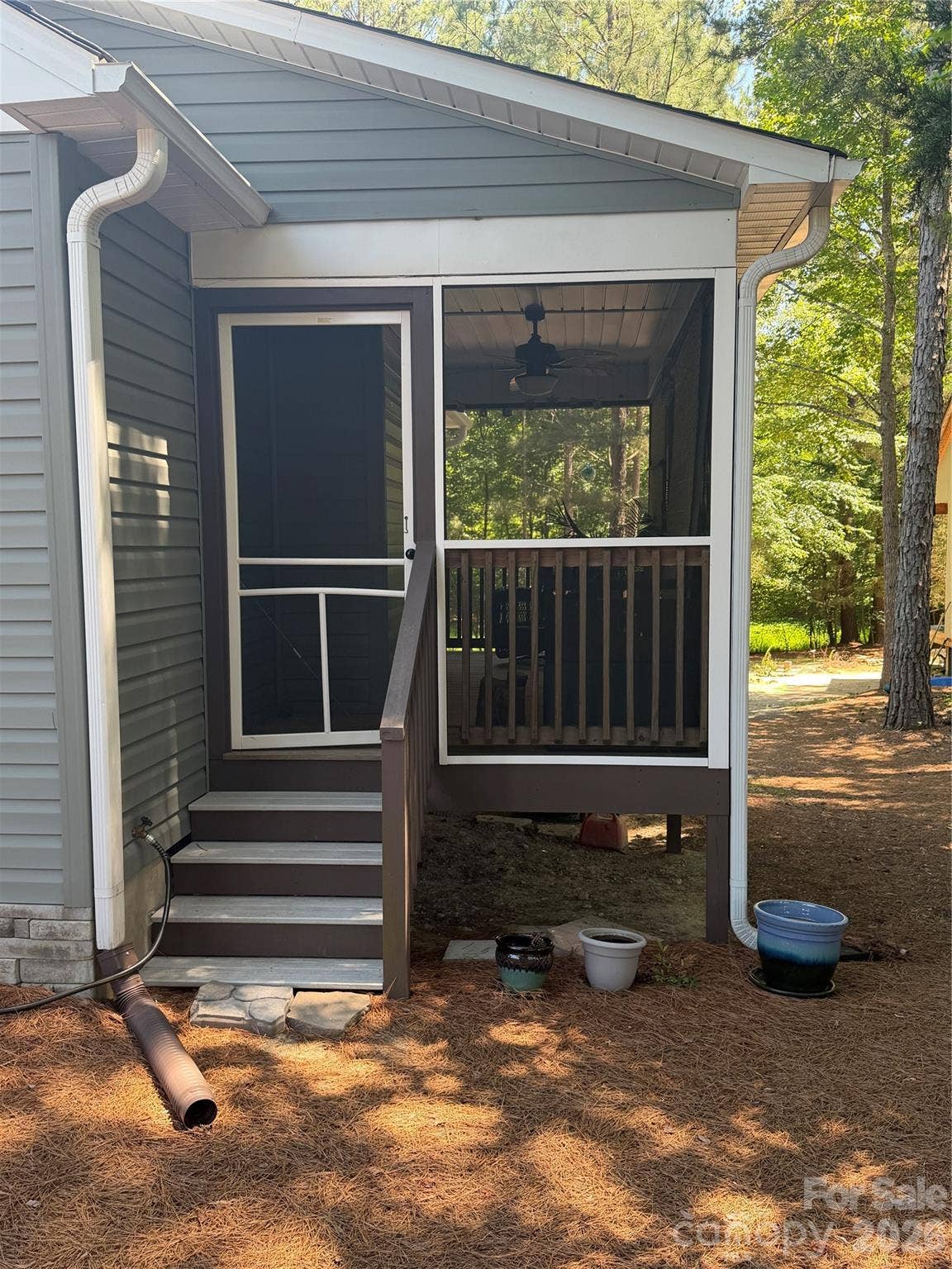 Side Screened in Porch with Entrance