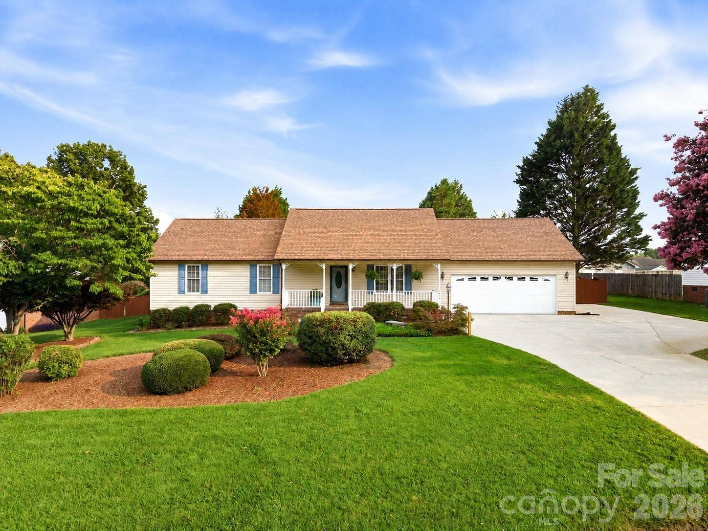 3892 Stoney Creek Drive, Lincolnton, NC 28092 Charming curb appeal welcomes you home.