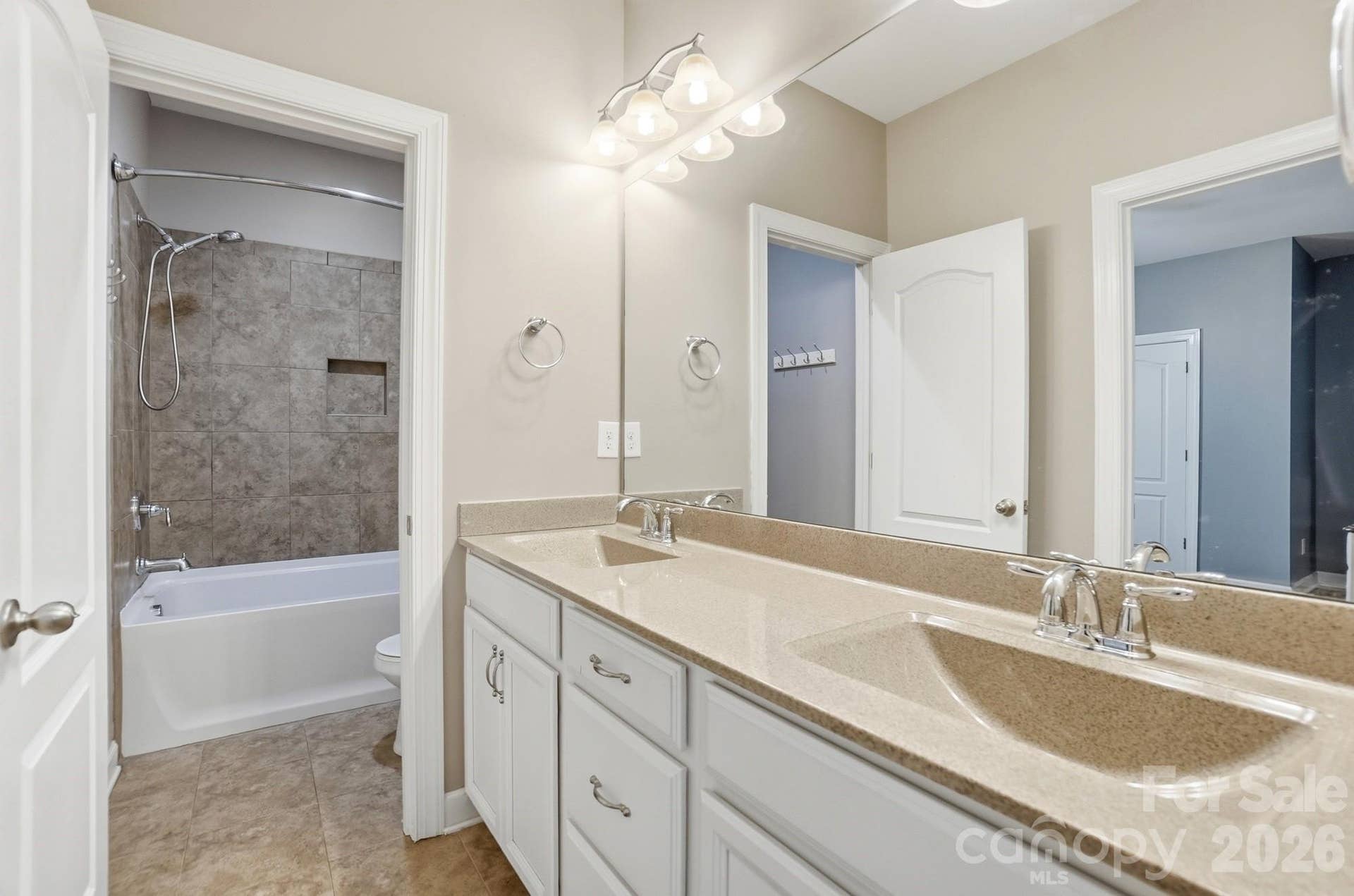 Full Jack & Jill Bathroom