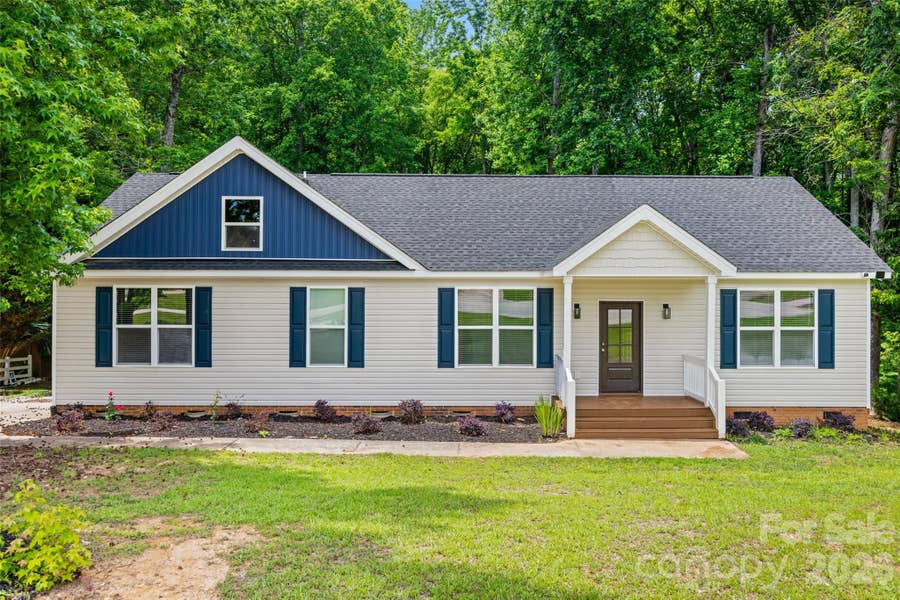 Property photo for 925 Loganberry Lane, York, SC