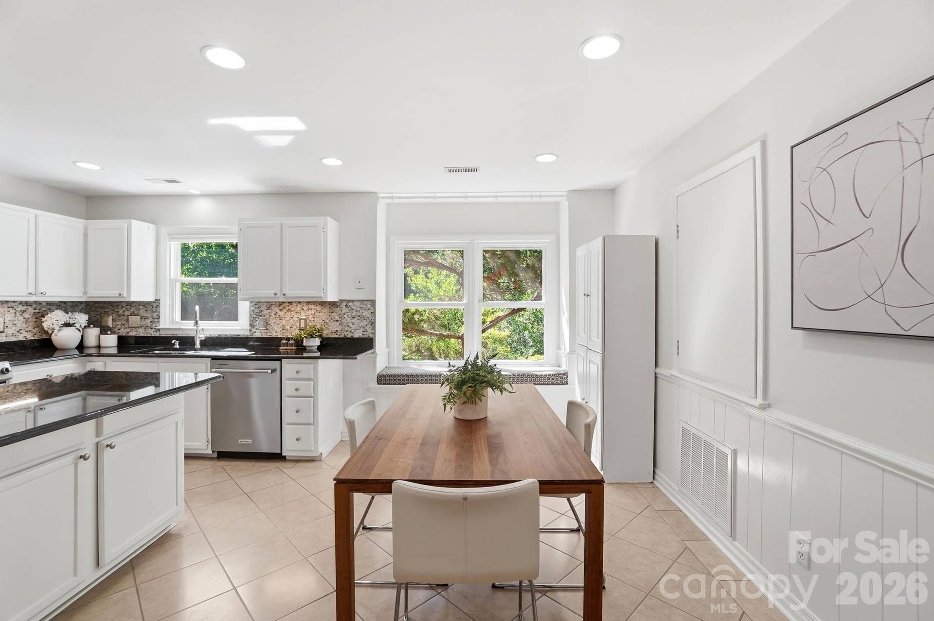 Breakfast Nook w/Large Inset Window w/Cushion