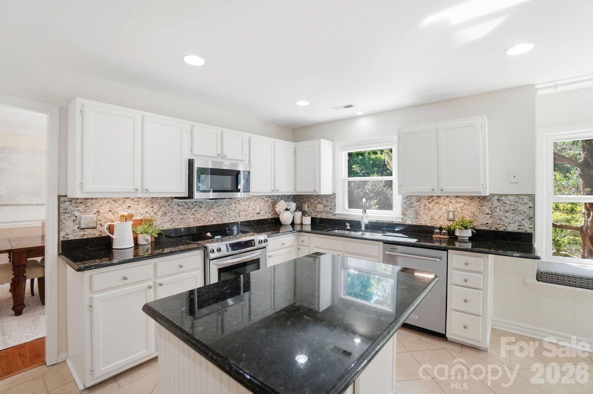 Kitchen w/Island, Under Cabinet Lighting, Window over Sink