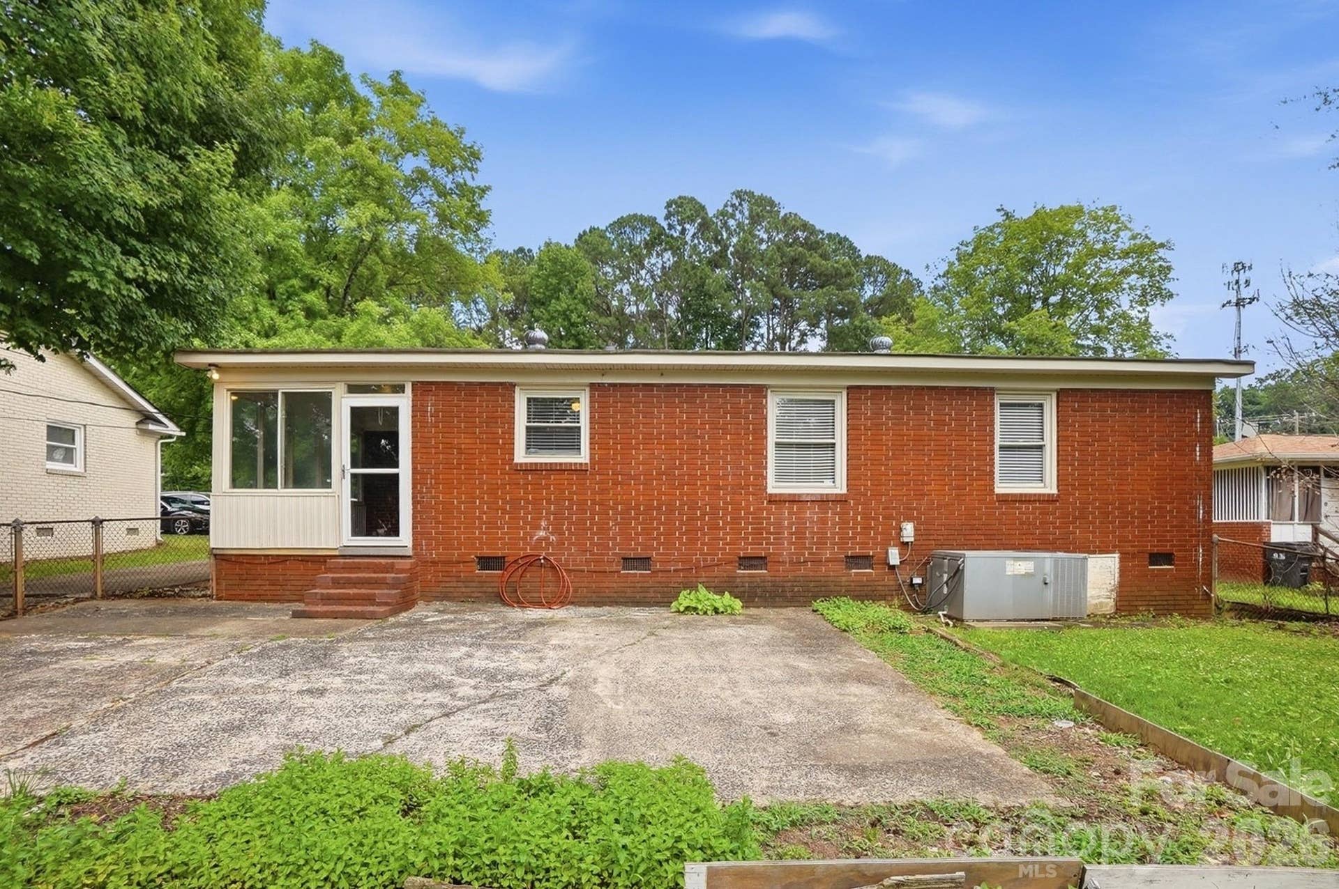 2032 Eastway Drive, Charlotte, NC 28205 2032 Eastway Drive, Charlotte, NC 28205