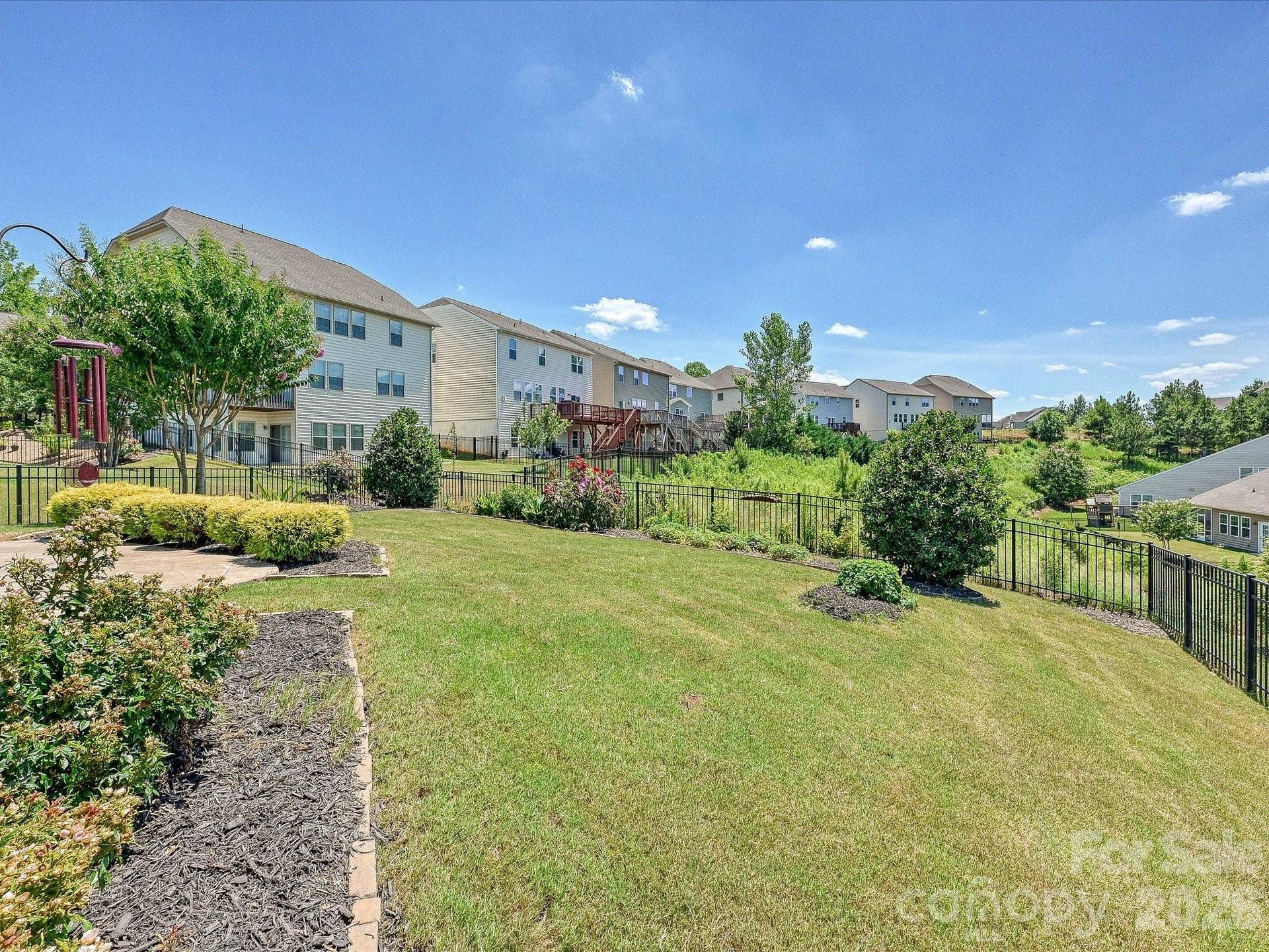 Rear yard with no direct neighbor behind