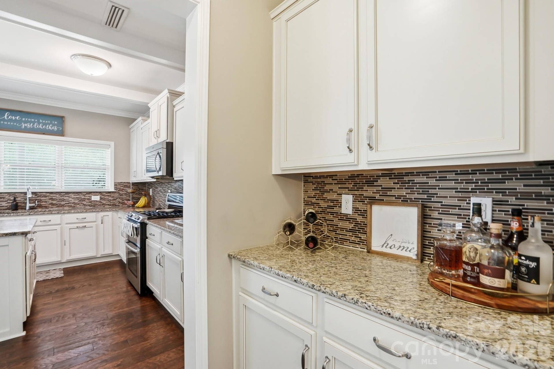 1198 Jasmine Drive, Fort Mill, SC 29707 Butler's pantry across from walk in pantry