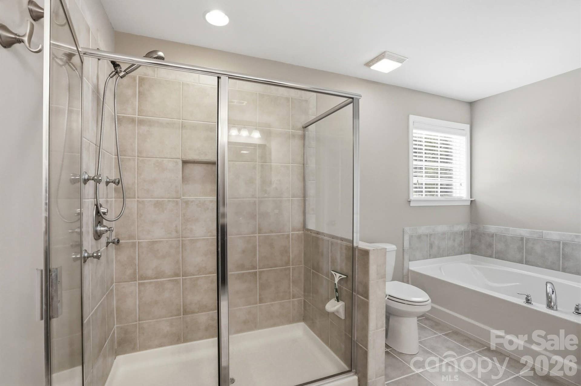 1198 Jasmine Drive, Fort Mill, SC 29707 Tiled shower and garden tub