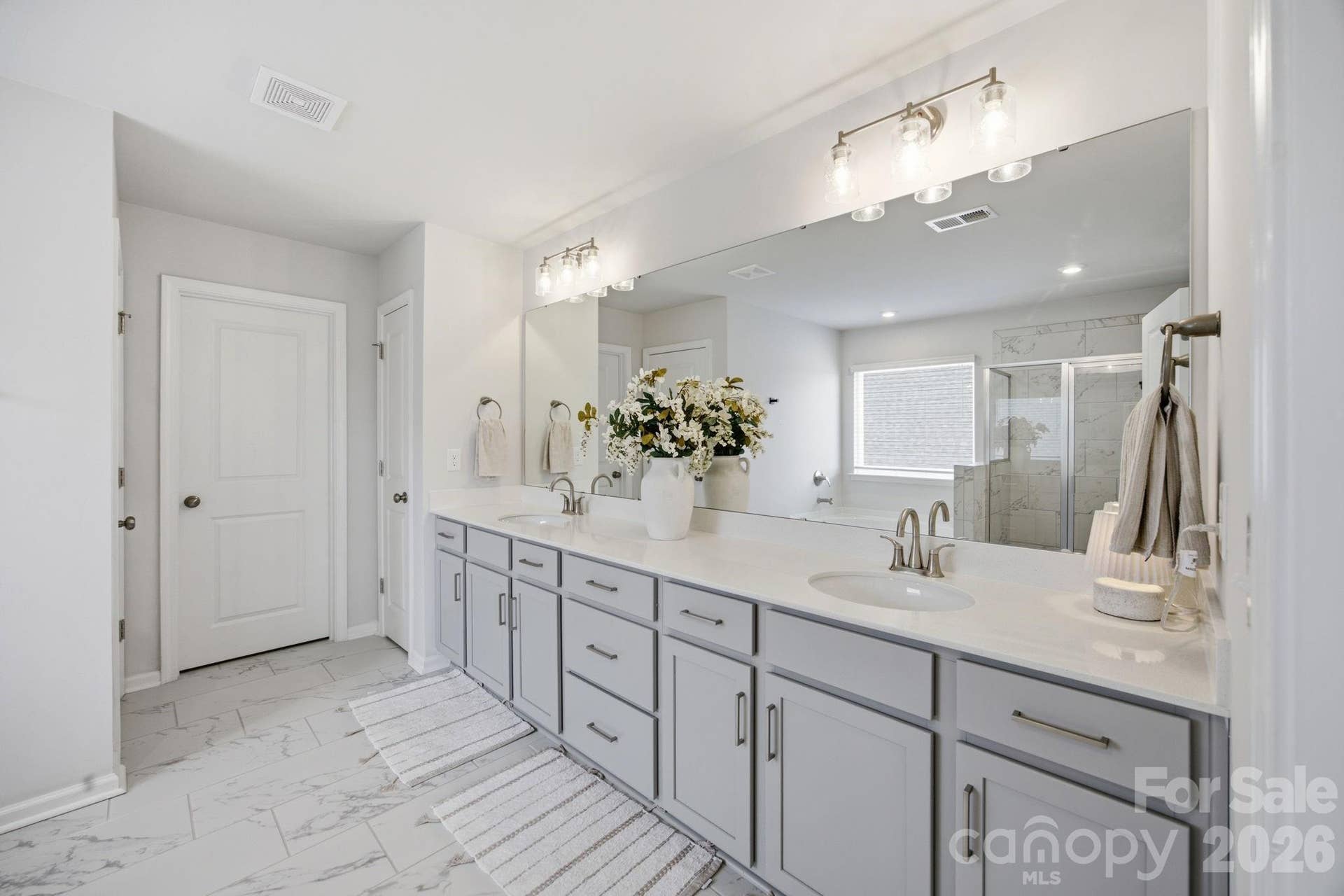 Luxurious primary bath