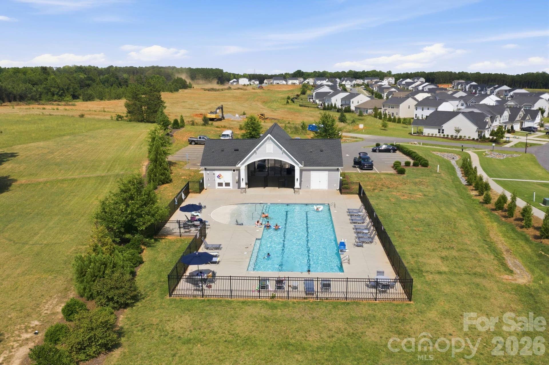 Convenient access to community amenities