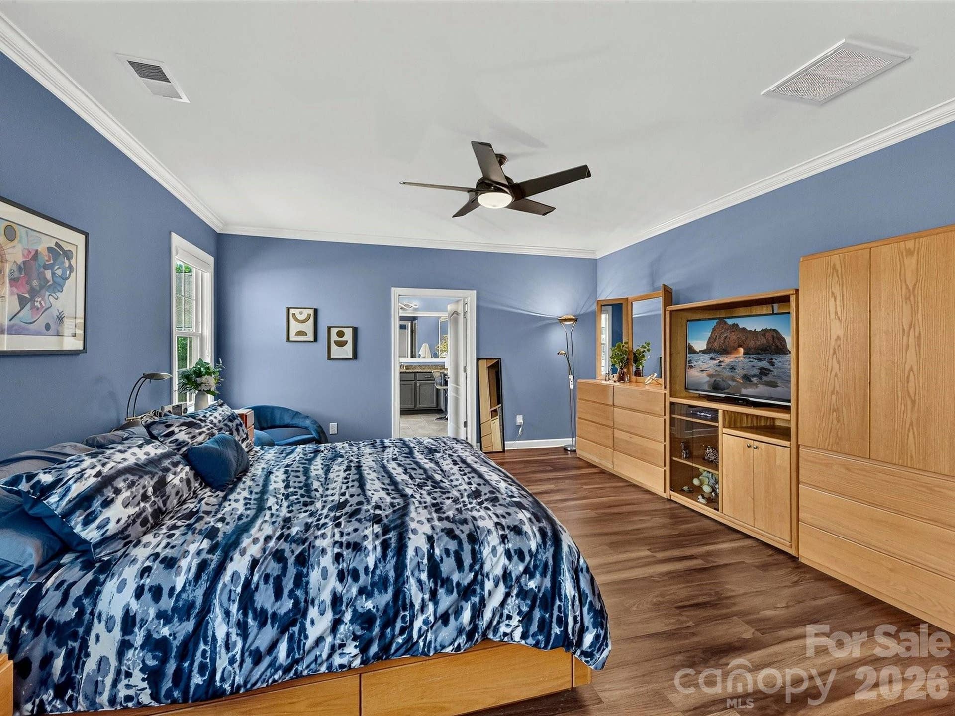 Large Primary can fit a lot of your Furniture. Sitting Area possible too!