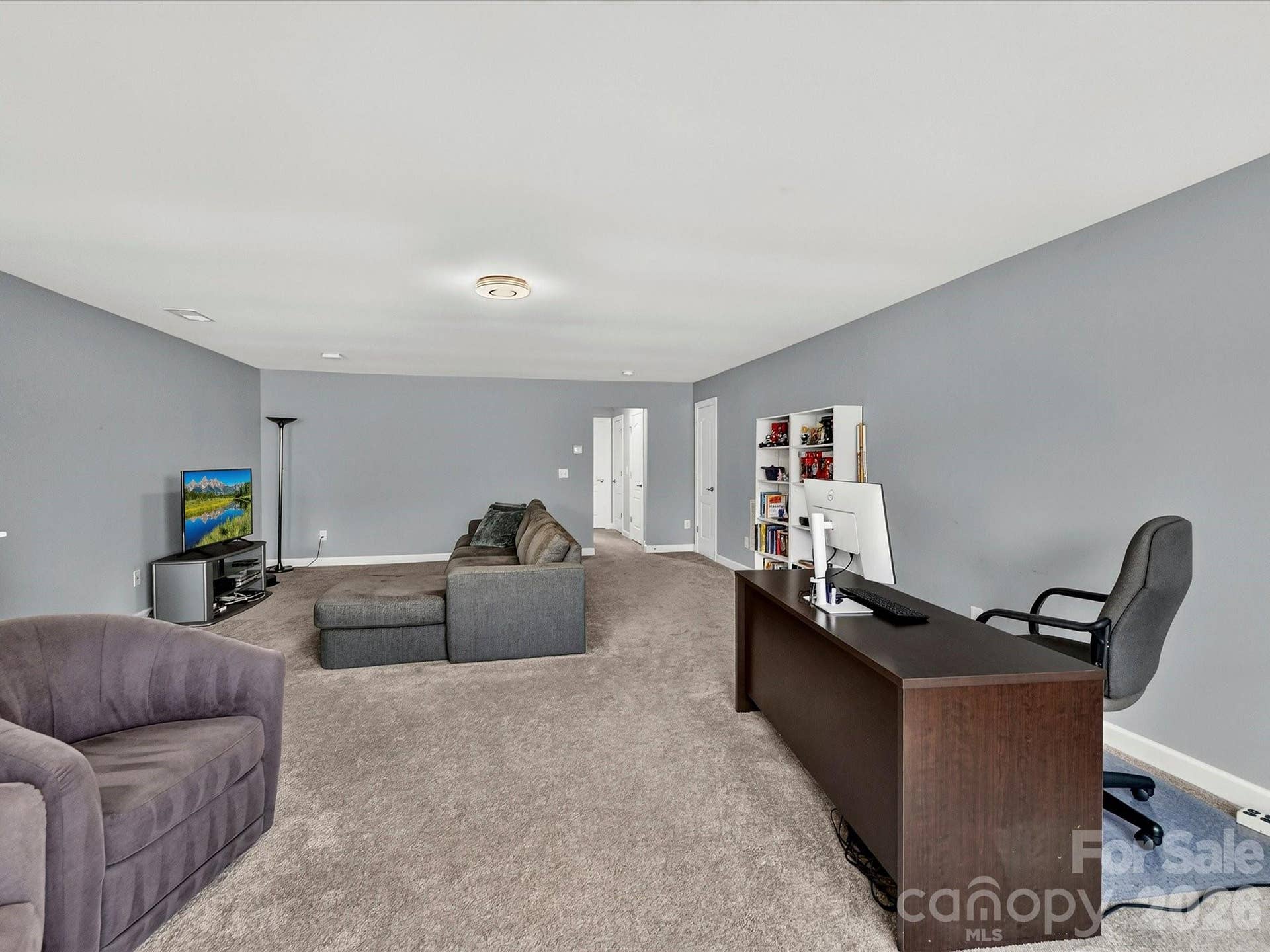 HUGE Upper-Level Bonus Room