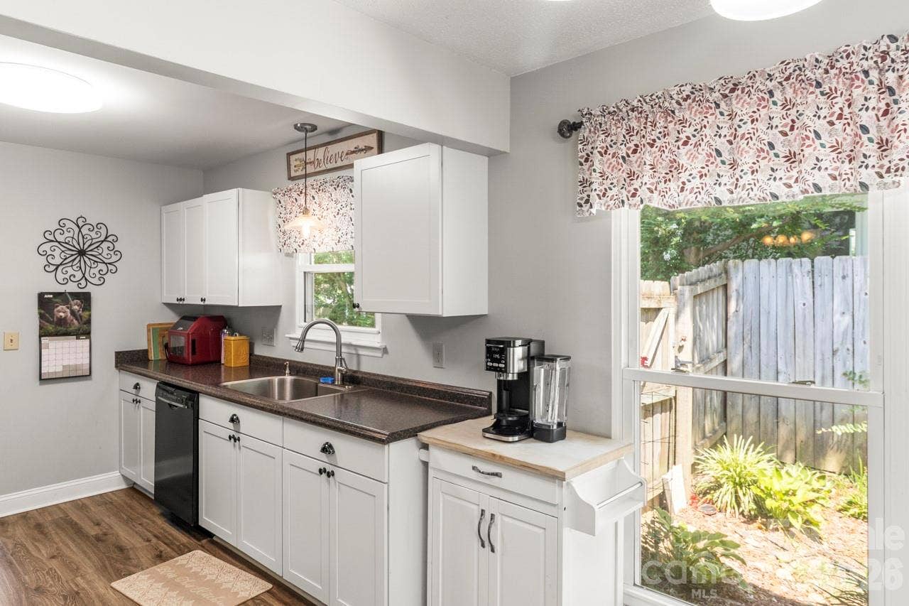 6325 Ellesmere Court, Charlotte, NC 28227 6325 Ellesmere Court, Charlotte, NC 28227