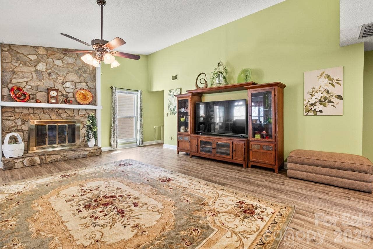 6325 Ellesmere Court, Charlotte, NC 28227 6325 Ellesmere Court, Charlotte, NC 28227