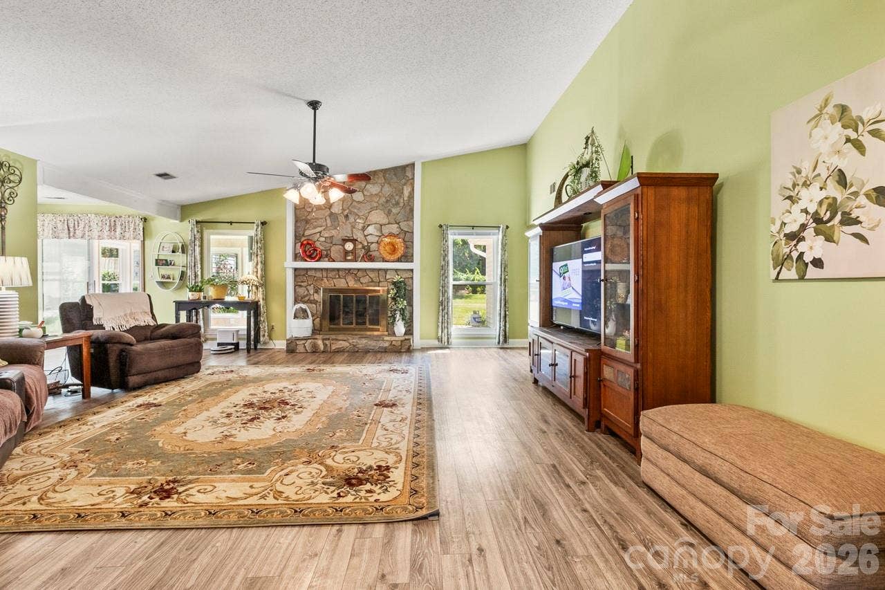6325 Ellesmere Court, Charlotte, NC 28227 6325 Ellesmere Court, Charlotte, NC 28227