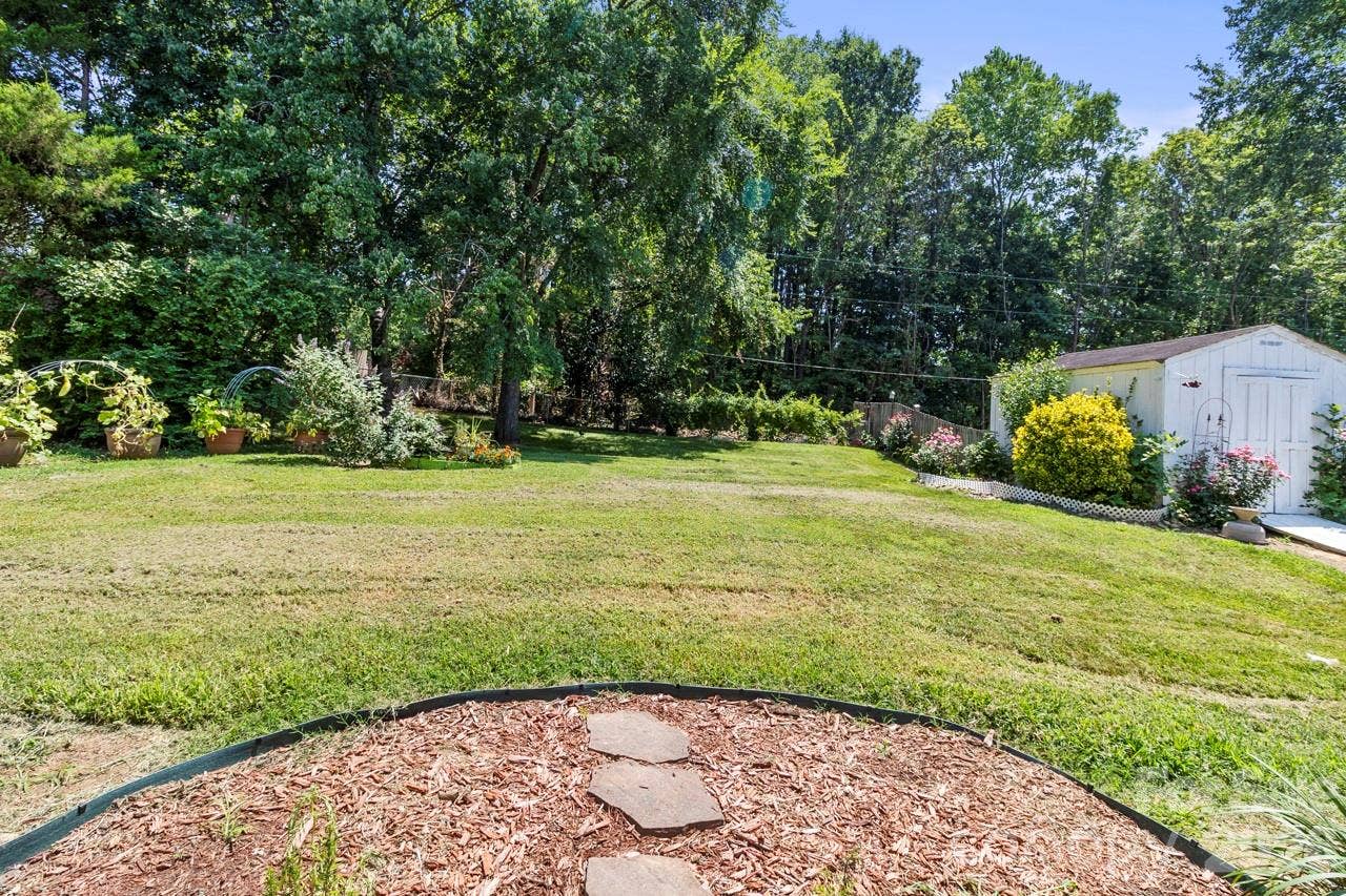 6325 Ellesmere Court, Charlotte, NC 28227 6325 Ellesmere Court, Charlotte, NC 28227