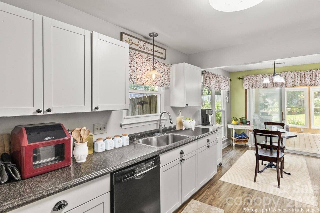 6325 Ellesmere Court, Charlotte, NC 28227 6325 Ellesmere Court, Charlotte, NC 28227