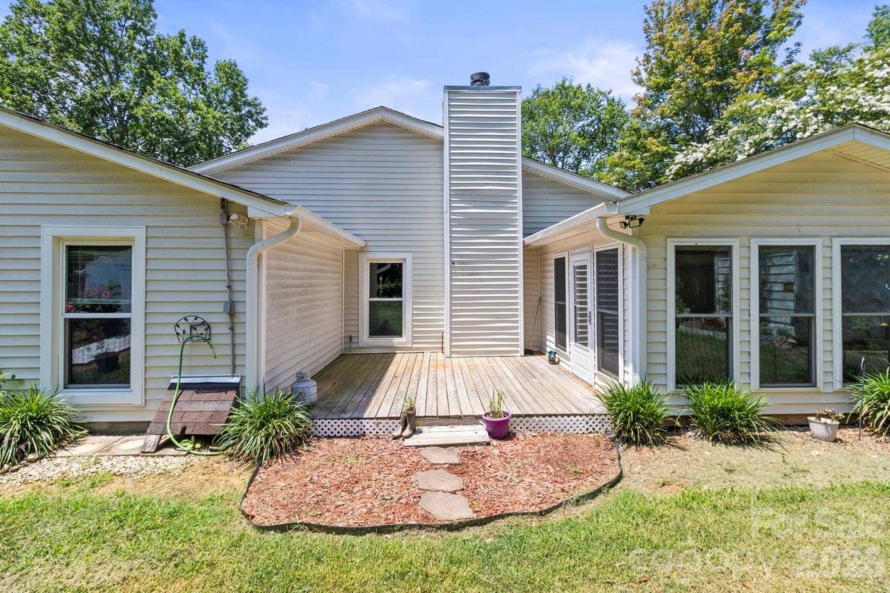 6325 Ellesmere Court, Charlotte, NC 28227 6325 Ellesmere Court, Charlotte, NC 28227