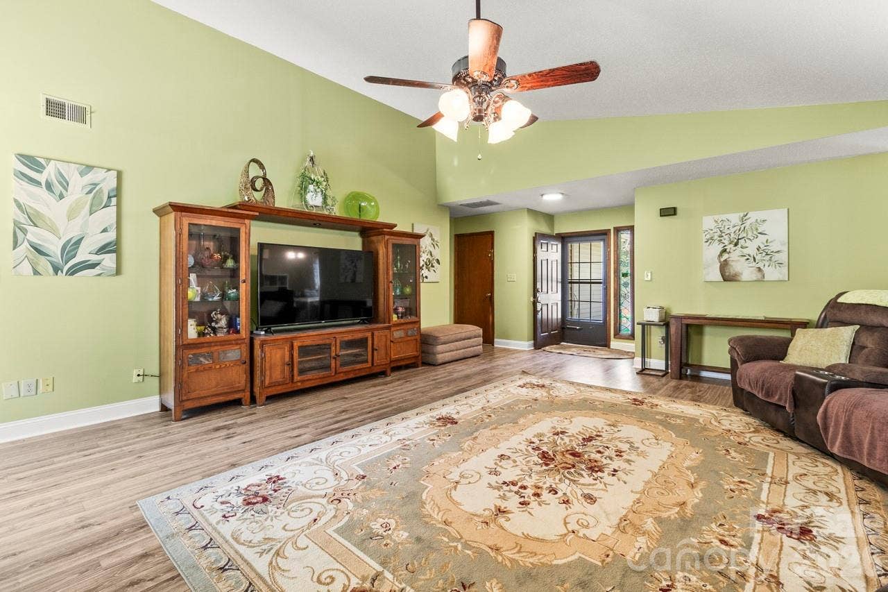 6325 Ellesmere Court, Charlotte, NC 28227 6325 Ellesmere Court, Charlotte, NC 28227