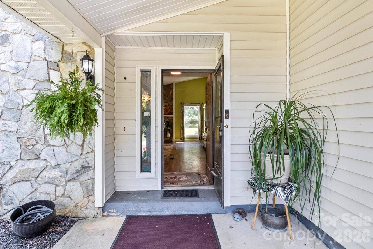 6325 Ellesmere Court, Charlotte, NC 28227 6325 Ellesmere Court, Charlotte, NC 28227