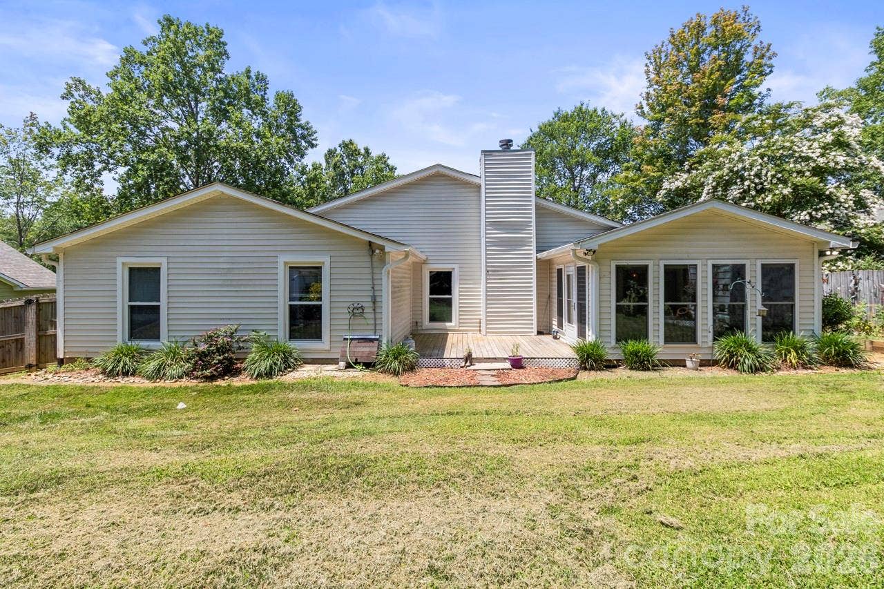 6325 Ellesmere Court, Charlotte, NC 28227 6325 Ellesmere Court, Charlotte, NC 28227