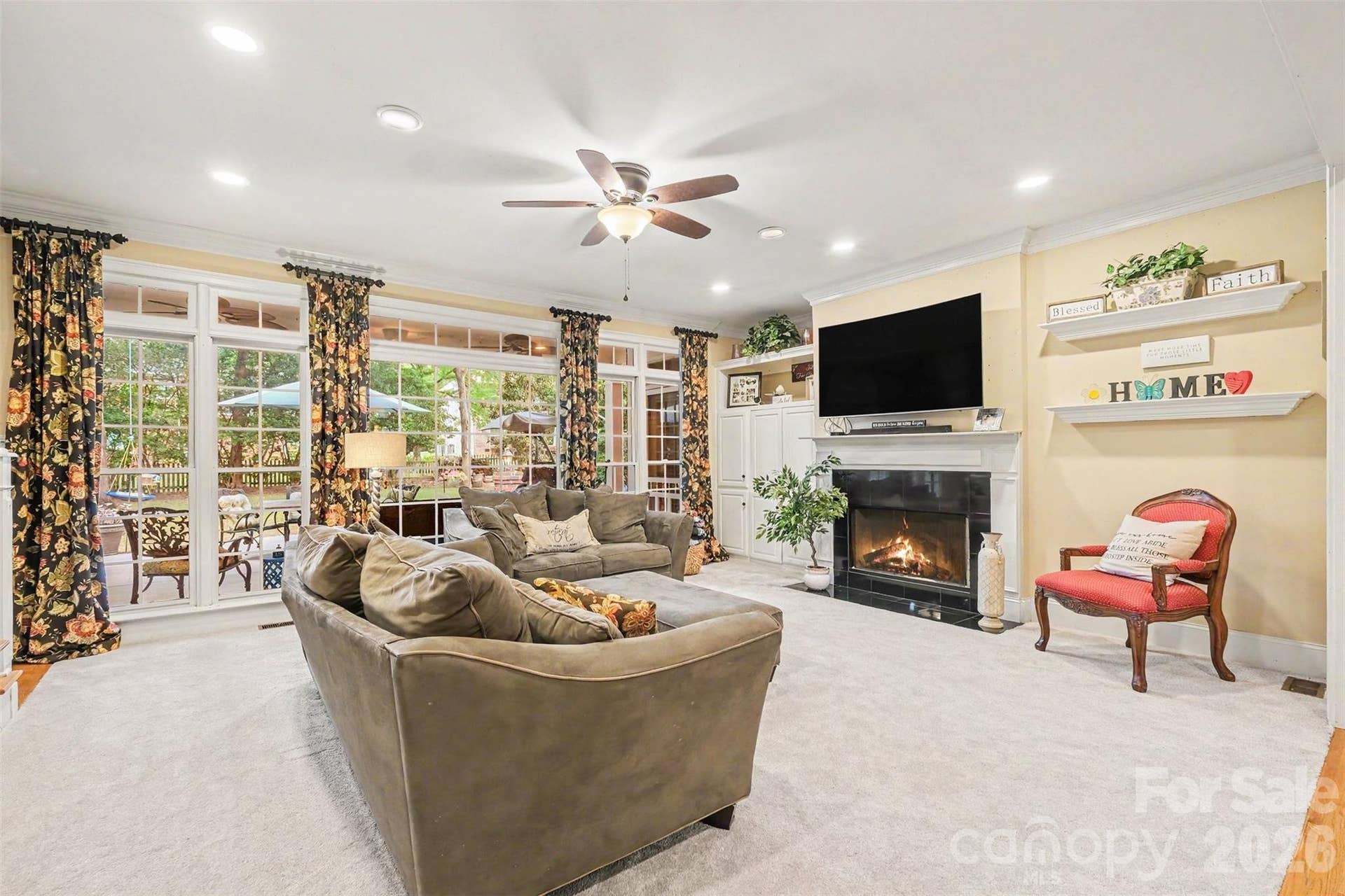 Virtually enhanced fireplace