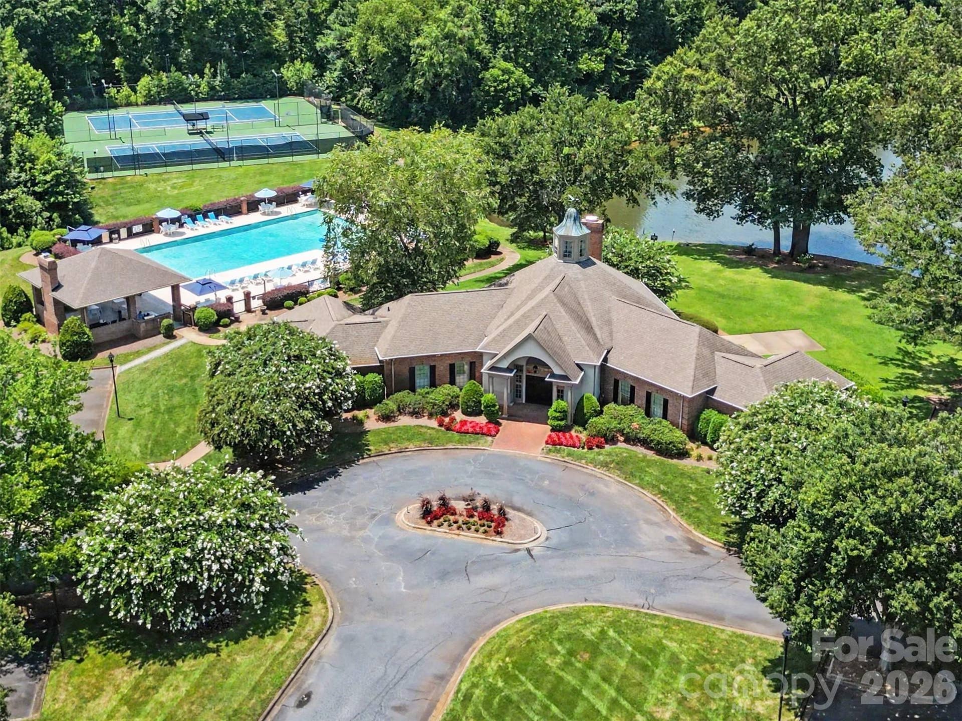 Connected to Meadow Lakes community, club house rentable as non-resident
