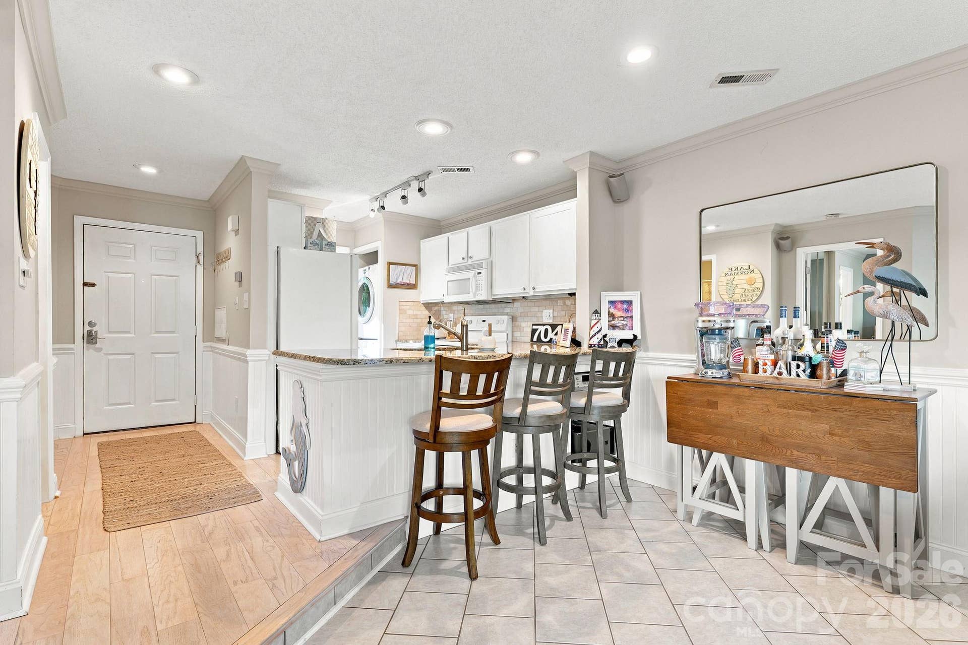 2135 Regatta Lane, #303, Denver, NC 28037 Eat in Counter Space