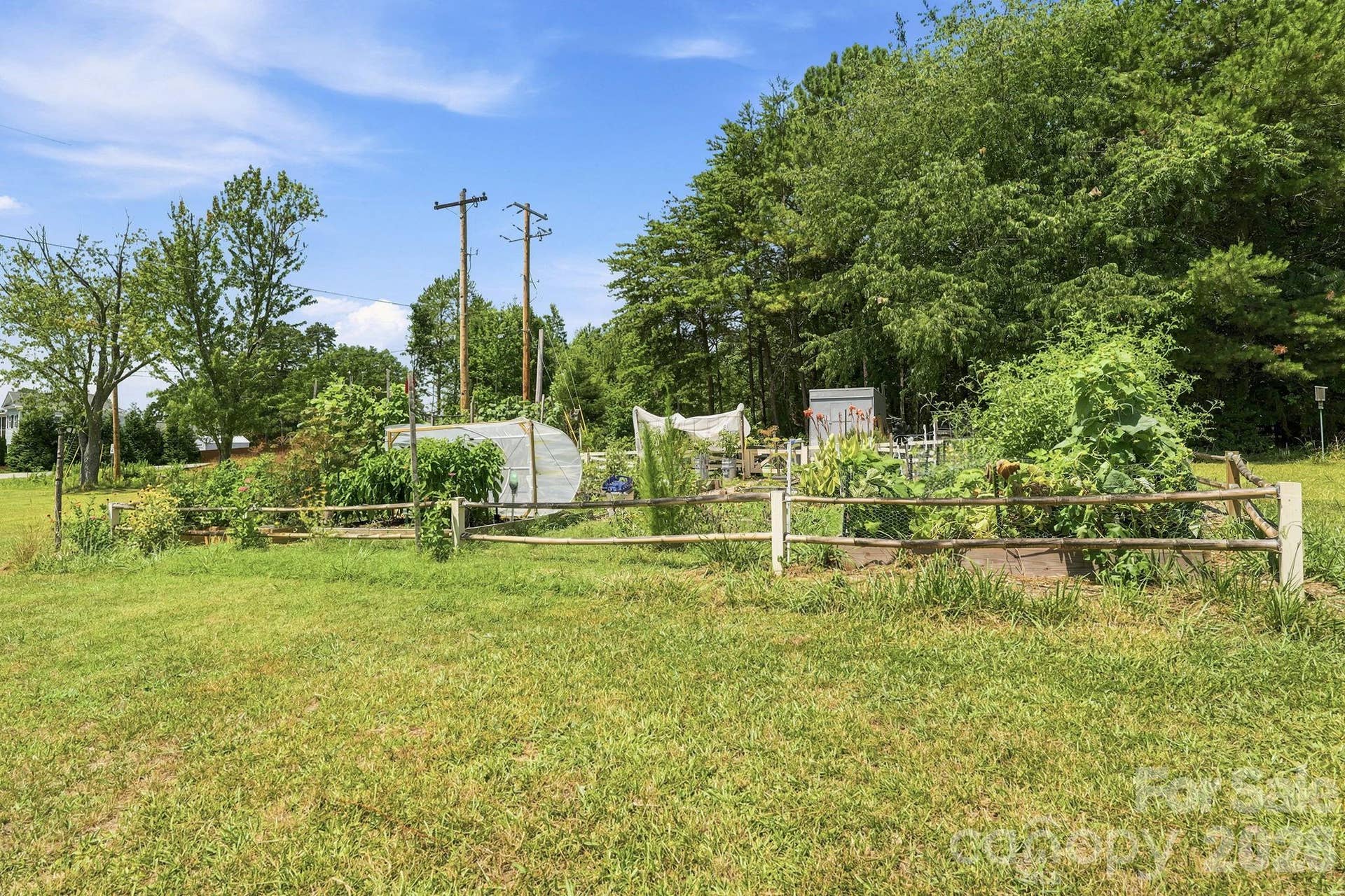 2135 Regatta Lane, #303, Denver, NC 28037 Garden area