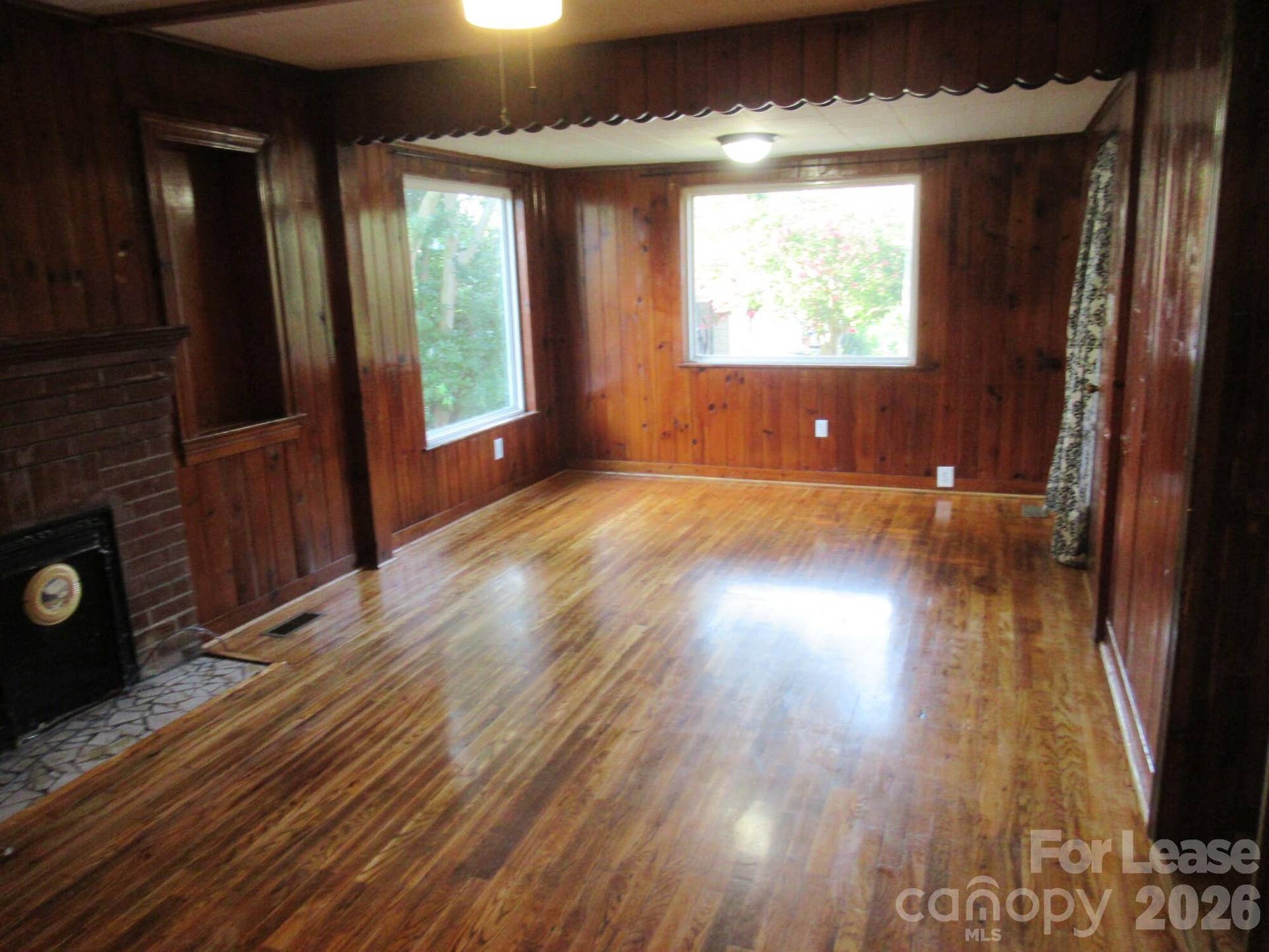 306 W 2nd Street, Lincolnton, NC 28092 Den