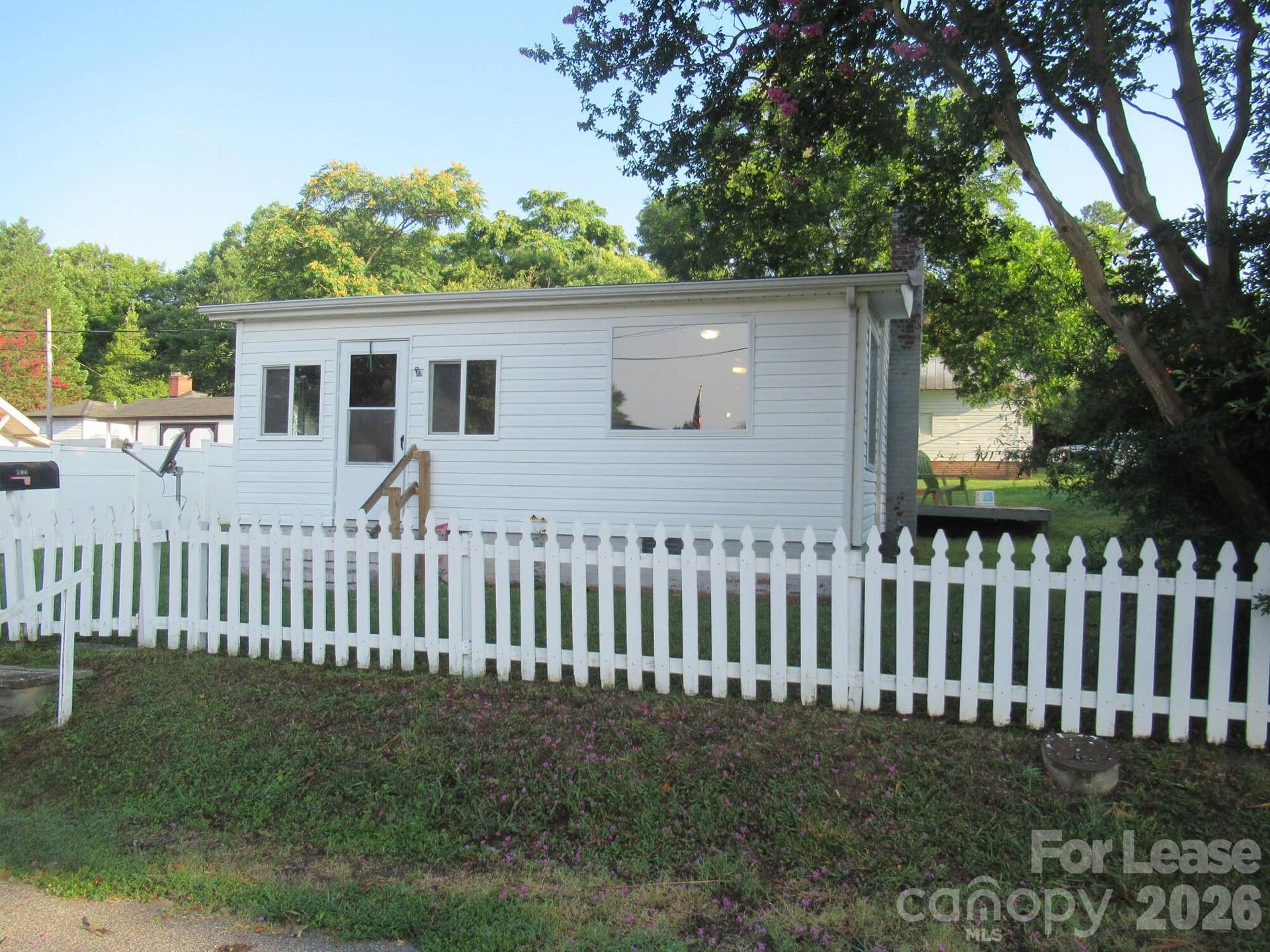 306 W 2nd Street, Lincolnton, NC 28092 Front Right View